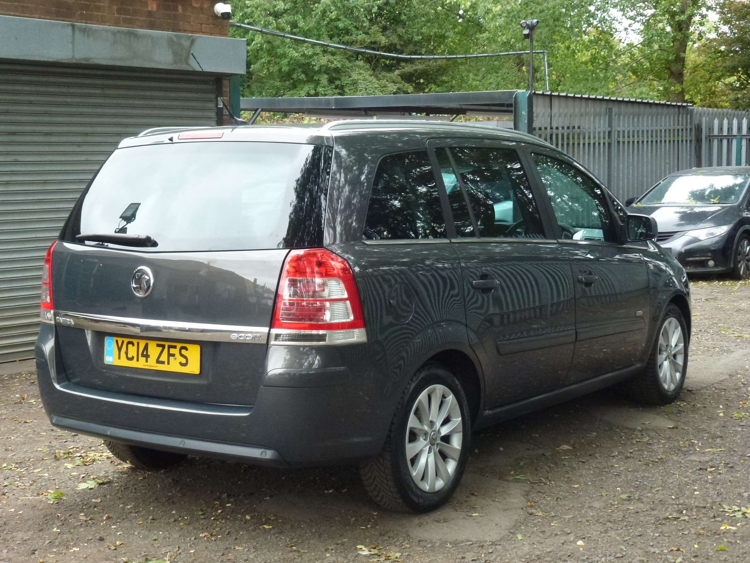 A 2014 VAUXHALL ZAFIRA 1.7 CDTi ecoFLEX Design MPV 5dr Diesel Manual Euro 5 (SNav) (110 ps) A 2014 VAUXHALL ZAFIRA 1.7 CDTi ecoFLEX Design MPV 5dr Diesel Manual Euro 5 (SNav) (110 ps)