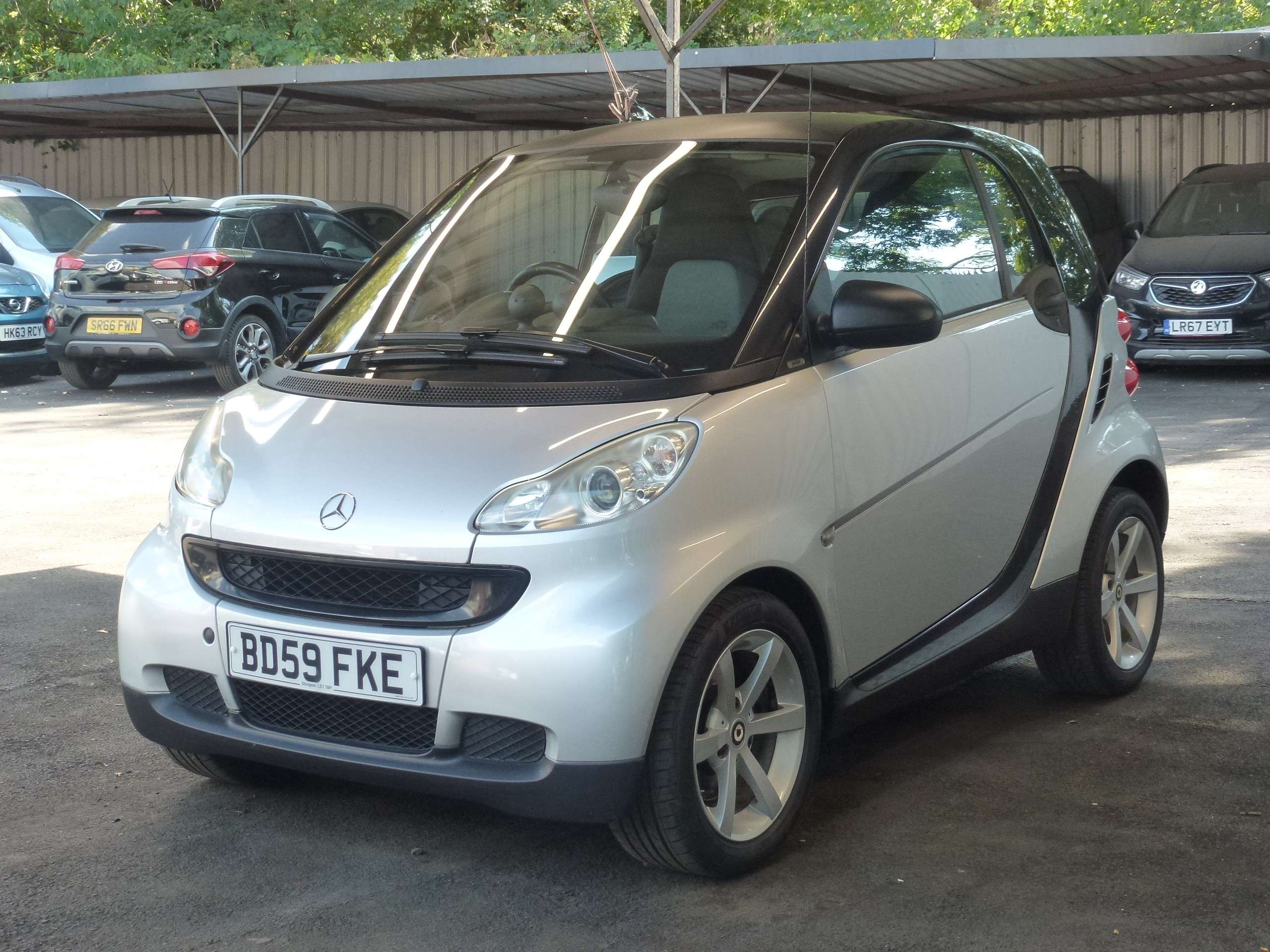 A 2009 SMART FORTWO 1.0 MHD Pulse Coupe 2dr Petrol Auto Euro 4 (71 bhp) A 2009 SMART FORTWO 1.0 MHD Pulse Coupe 2dr Petrol Auto Euro 4 (71 bhp)