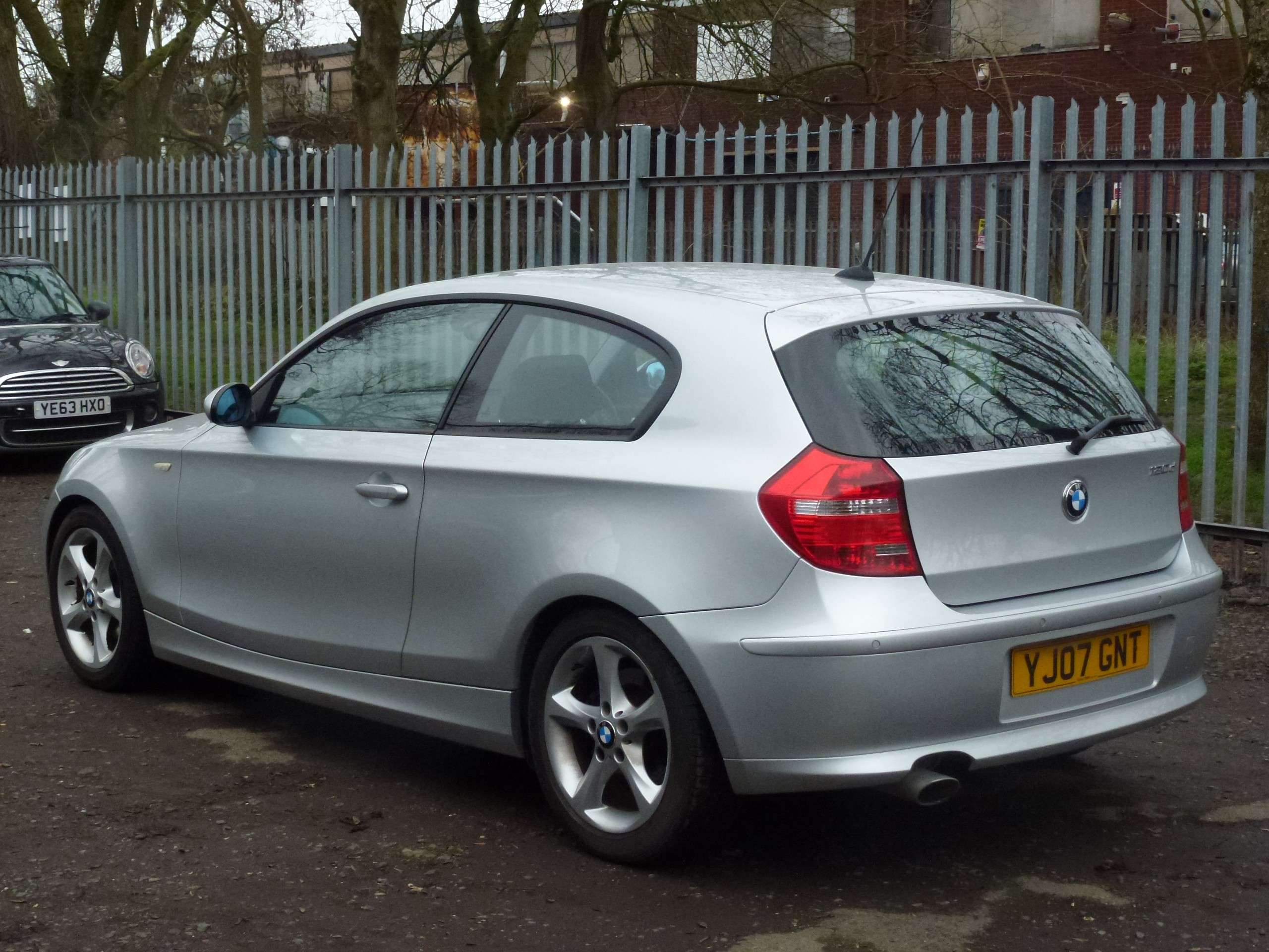 A 2007 BMW 1 SERIES 2.0 120d SE Hatchback 3dr Diesel Steptronic Euro 4 (177 ps) A 2007 BMW 1 SERIES 2.0 120d SE Hatchback 3dr Diesel Steptronic Euro 4 (177 ps)