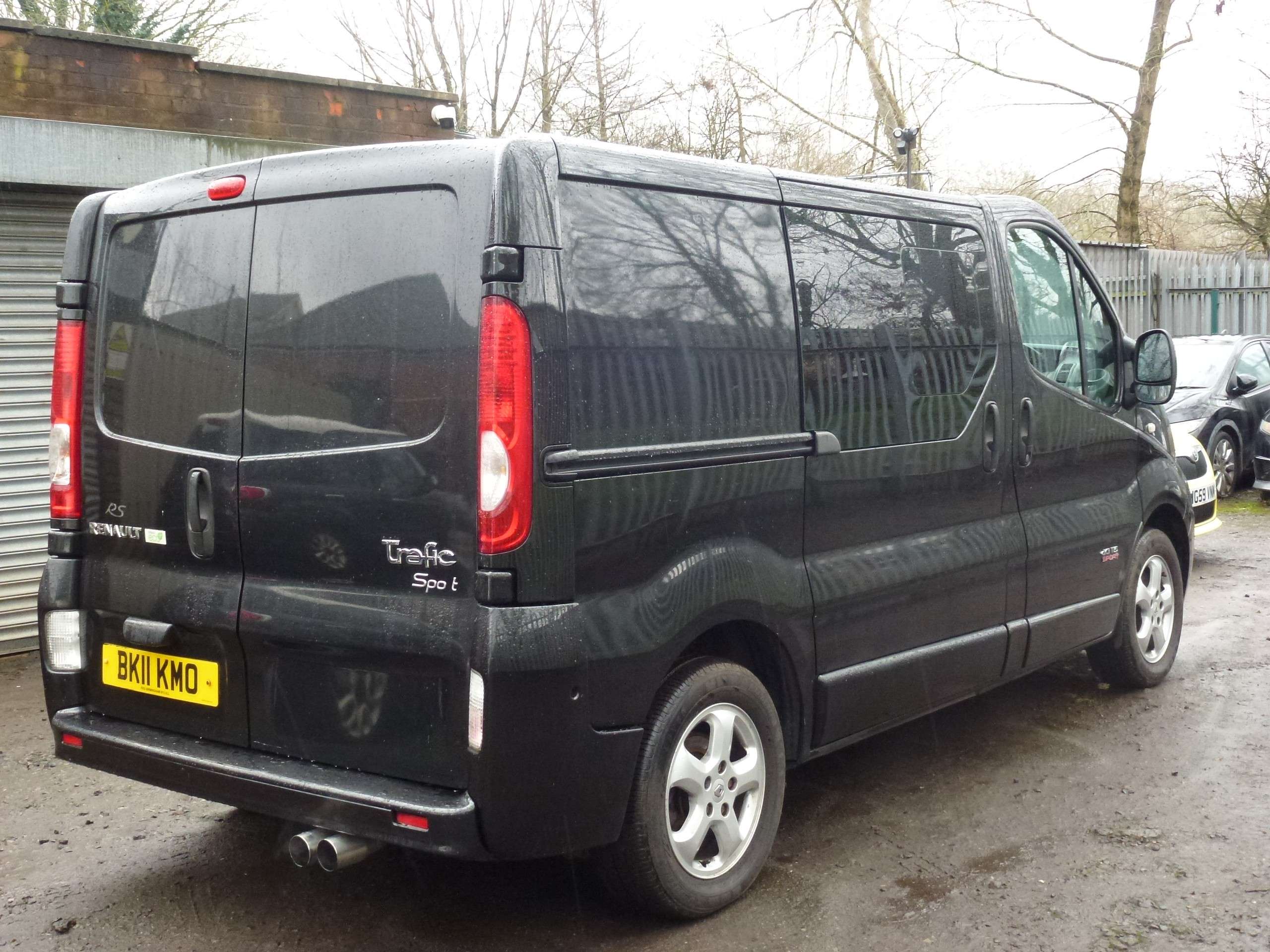 A 2011 RENAULT TRAFIC 2.0 dCi SL27 Sport Crew Van 4dr Diesel Manual L1 H1 (Phase 3) (195 g/km, 115 bhp) A 2011 RENAULT TRAFIC 2.0 dCi SL27 Sport Crew Van 4dr Diesel Manual L1 H1 (Phase 3) (195 g/km, 115 bhp)