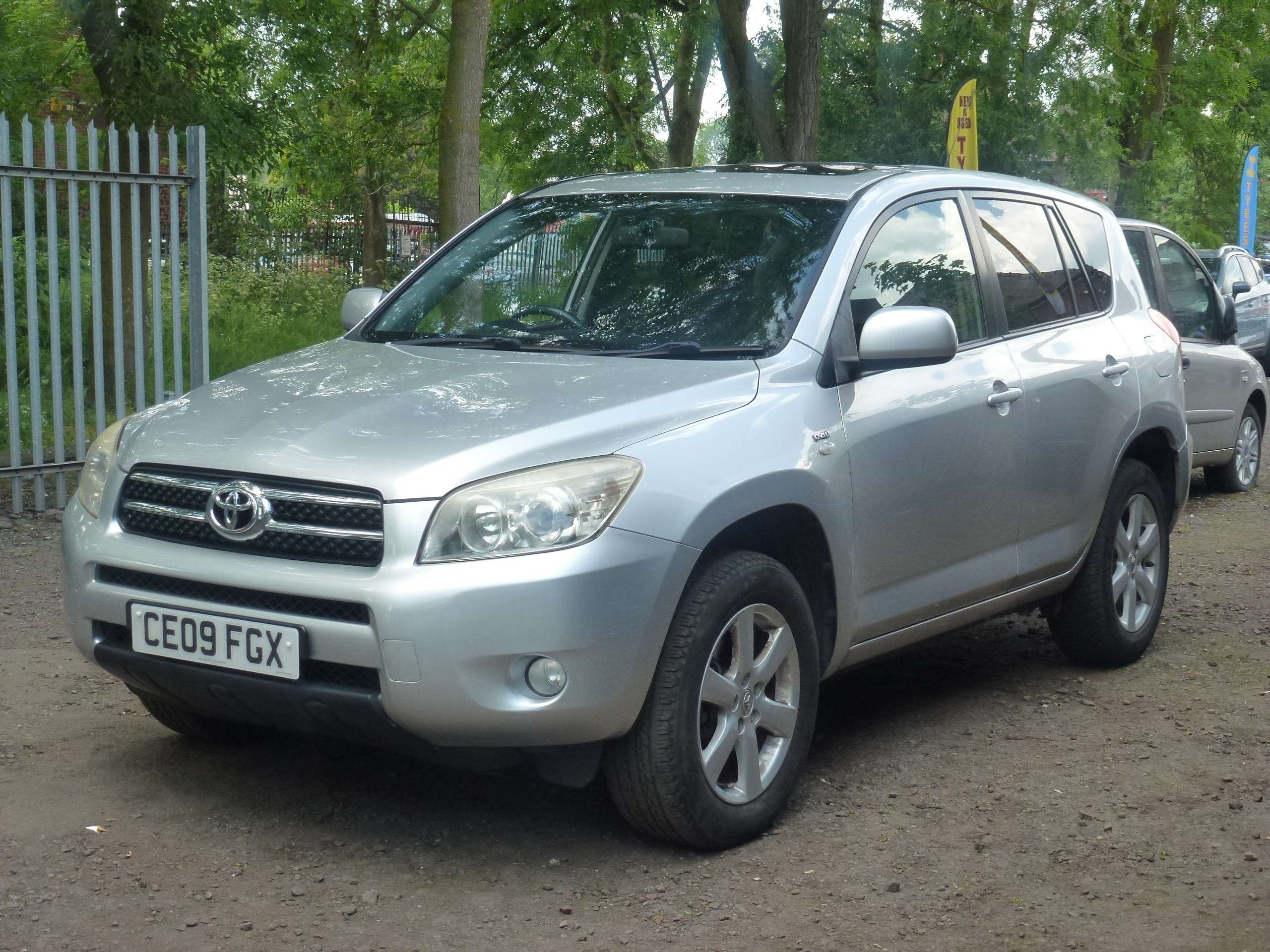 A 2009 TOYOTA RAV4 2.2 D-4D XT-R SUV 5dr Diesel Manual 4WD (173 g/km, 134 bhp) A 2009 TOYOTA RAV4 2.2 D-4D XT-R SUV 5dr Diesel Manual 4WD (173 g/km, 134 bhp)