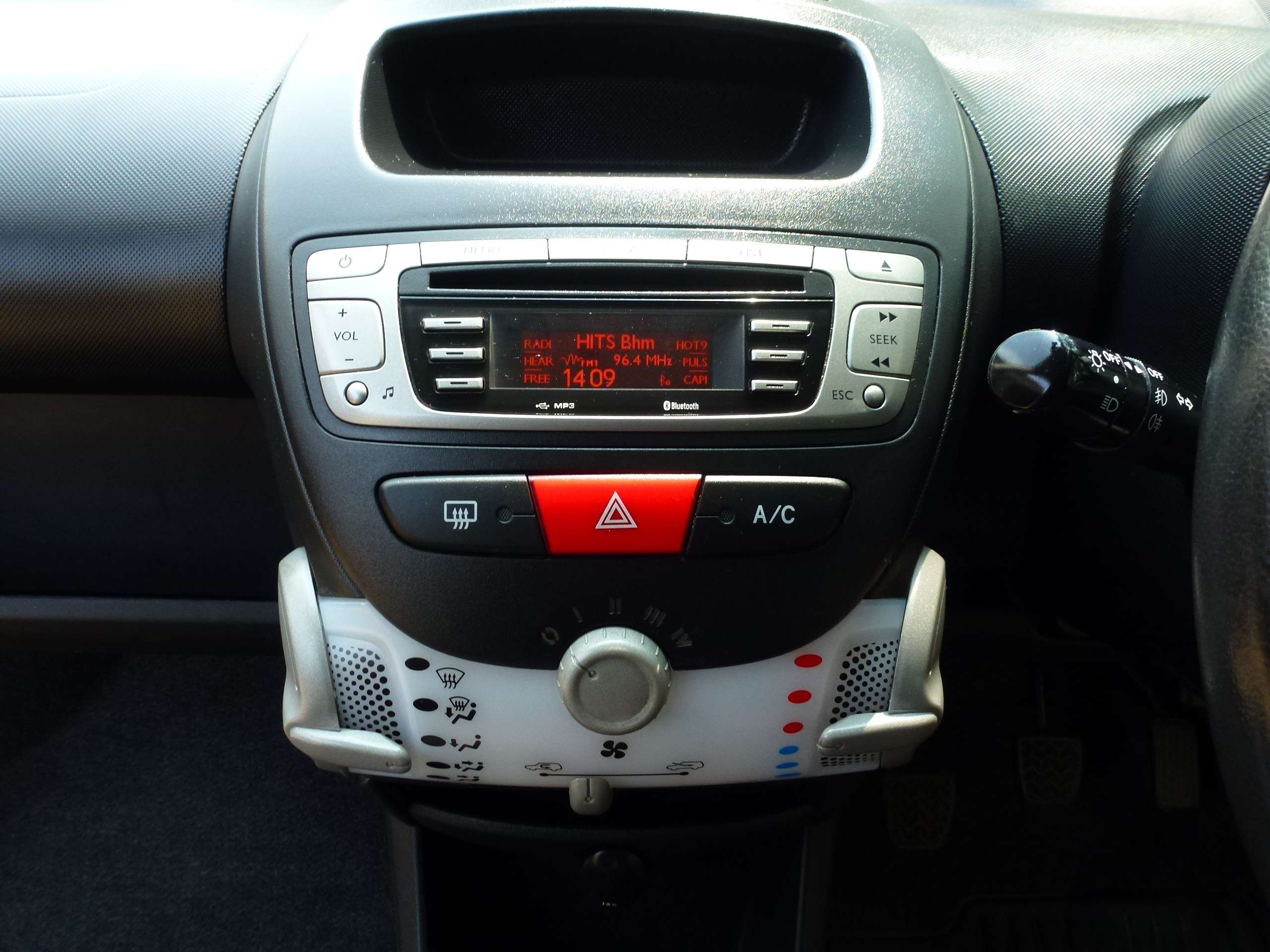 2013 PEUGEOT 107 2013 PEUGEOT 107