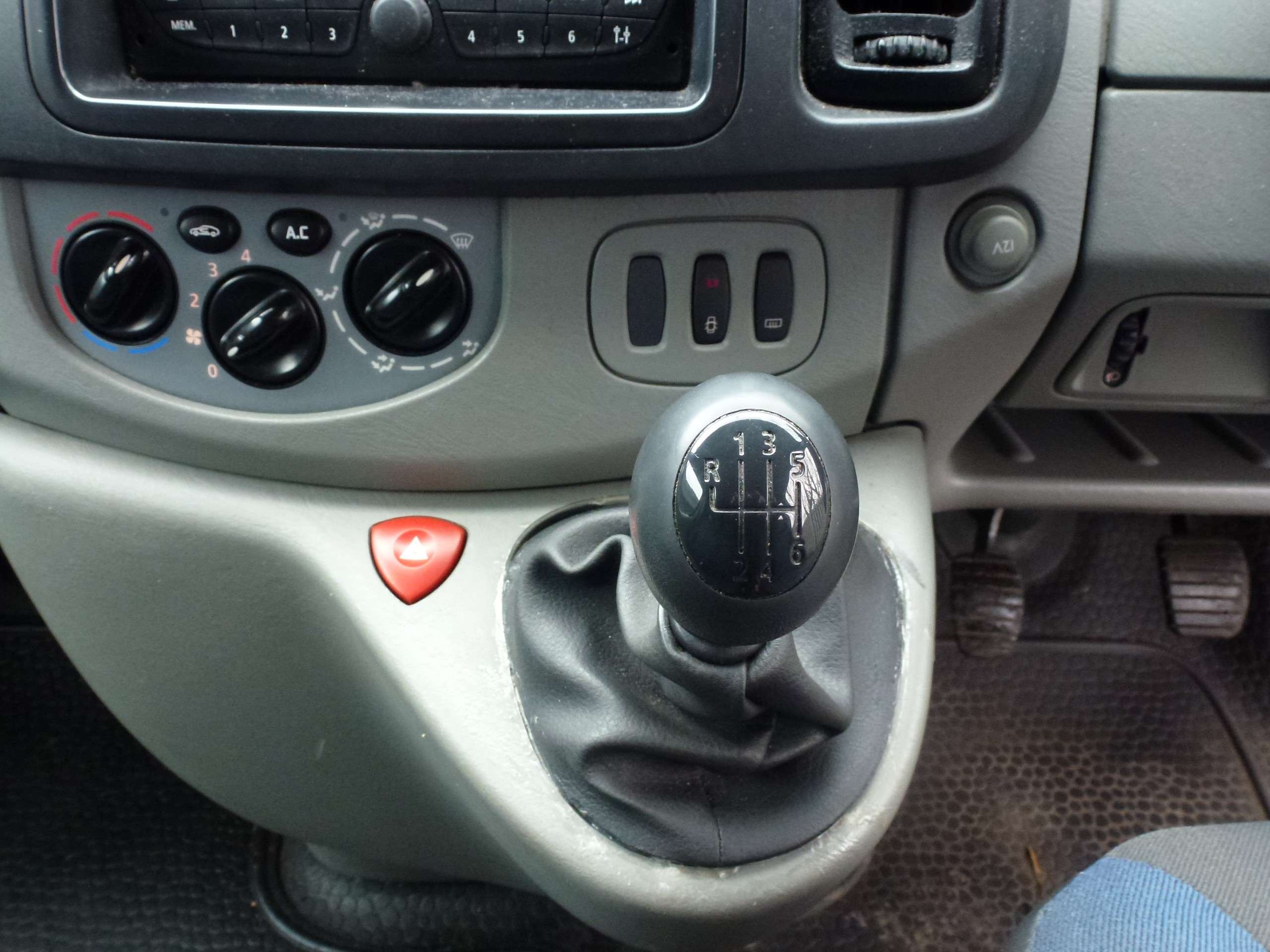 2011 RENAULT TRAFIC 2011 RENAULT TRAFIC