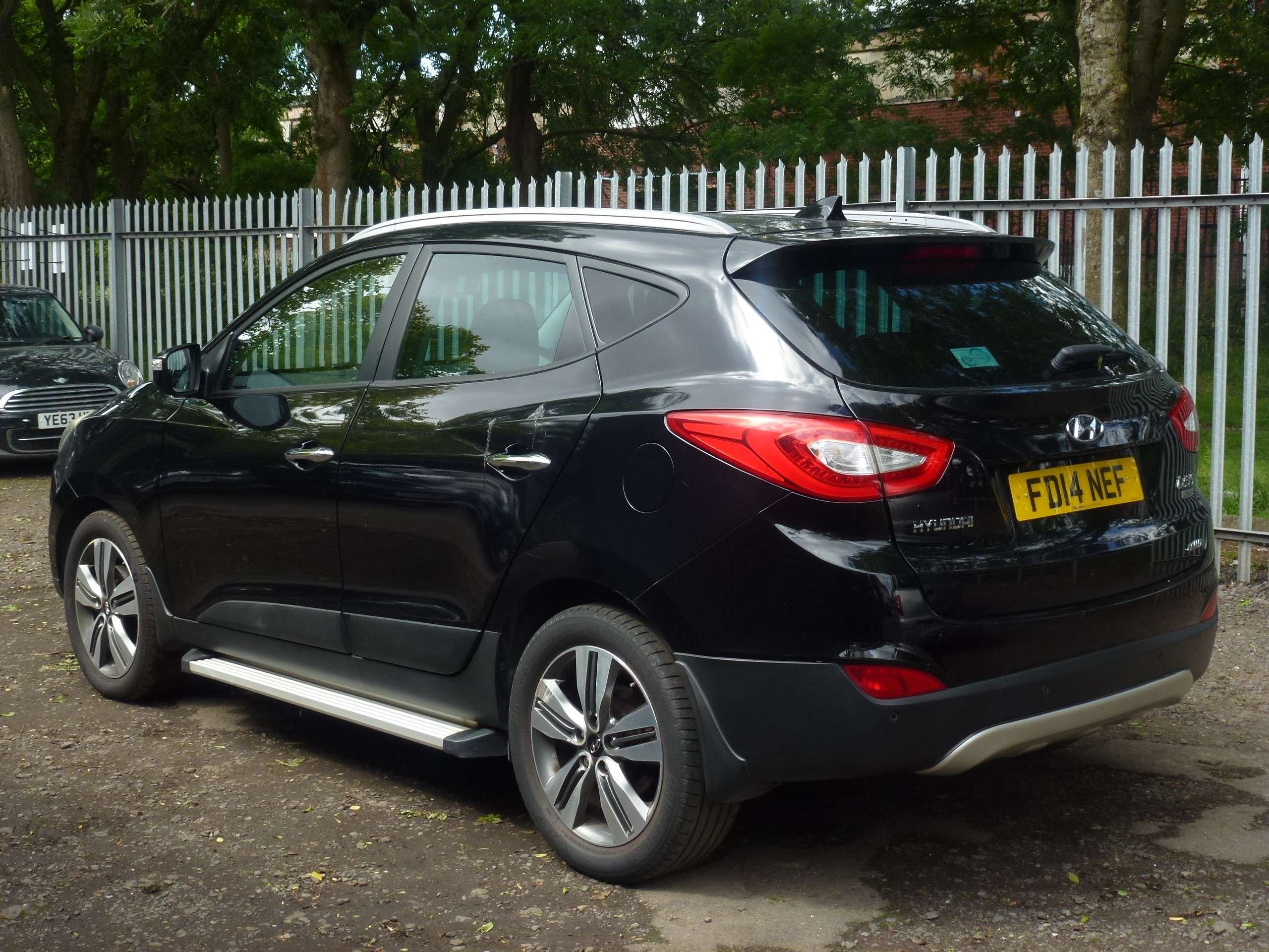 A 2014 HYUNDAI IX35 2.0 CRDi Premium SUV 5dr Diesel Auto 4WD Euro 5 (134 bhp) A 2014 HYUNDAI IX35 2.0 CRDi Premium SUV 5dr Diesel Auto 4WD Euro 5 (134 bhp)