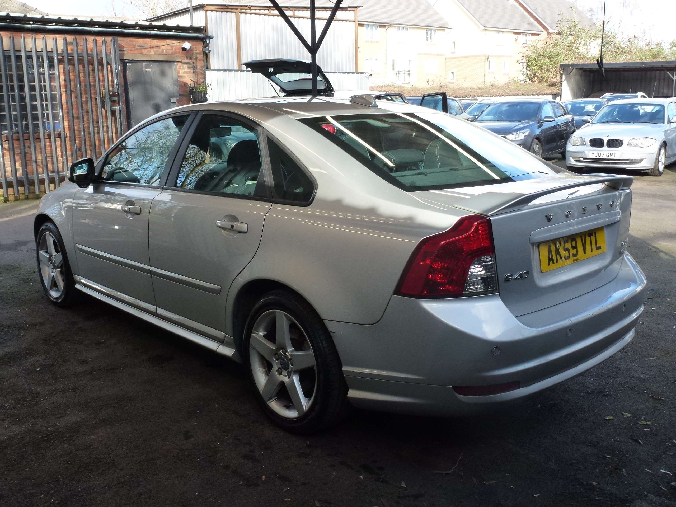 A 2009 VOLVO S40 1.6D DRIVe R-Design Saloon 4dr Diesel Manual Euro 4 (109 ps) A 2009 VOLVO S40 1.6D DRIVe R-Design Saloon 4dr Diesel Manual Euro 4 (109 ps)