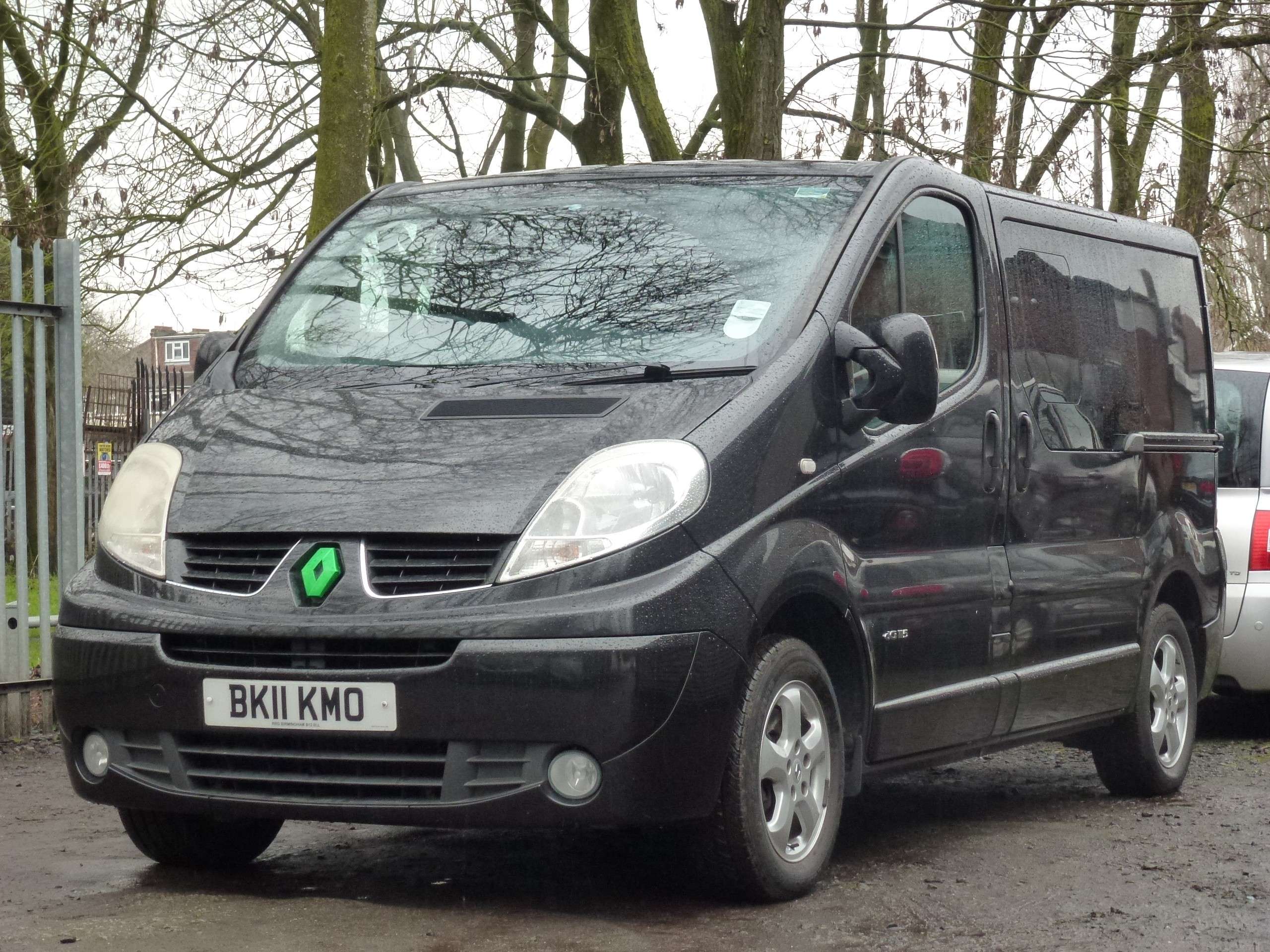 A 2011 RENAULT TRAFIC 2.0 dCi SL27 Sport Crew Van 4dr Diesel Manual L1 H1 (Phase 3) (195 g/km, 115 bhp) A 2011 RENAULT TRAFIC 2.0 dCi SL27 Sport Crew Van 4dr Diesel Manual L1 H1 (Phase 3) (195 g/km, 115 bhp)