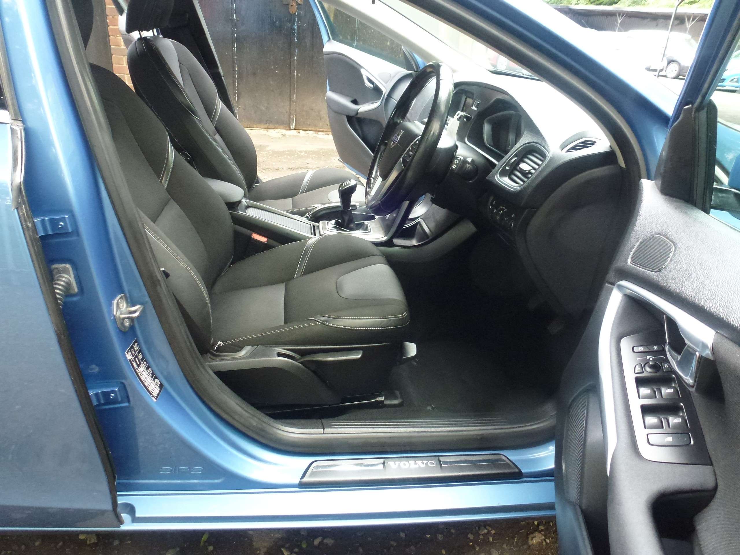 2015 VOLVO V40 2015 VOLVO V40