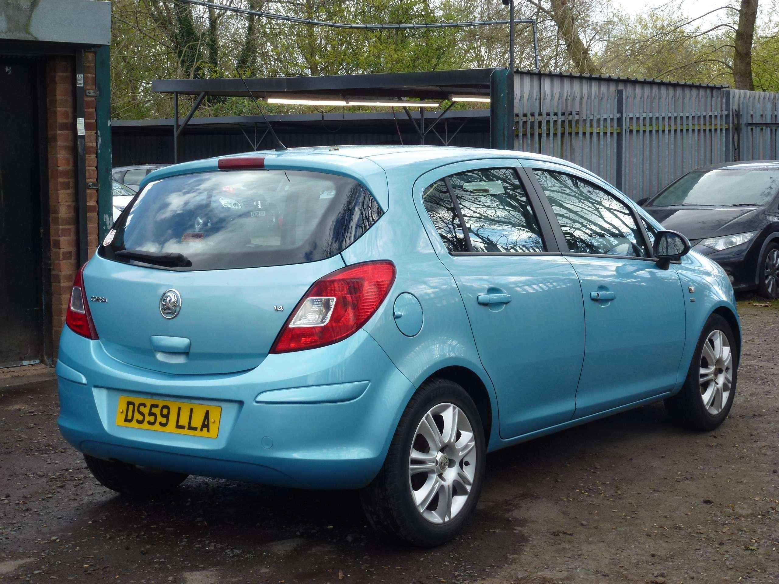 A 2010 VAUXHALL CORSA 1.4i 16v SE Hatchback 5dr Petrol Manual (a/c) (129 g/km, 99 bhp) A 2010 VAUXHALL CORSA 1.4i 16v SE Hatchback 5dr Petrol Manual (a/c) (129 g/km, 99 bhp)