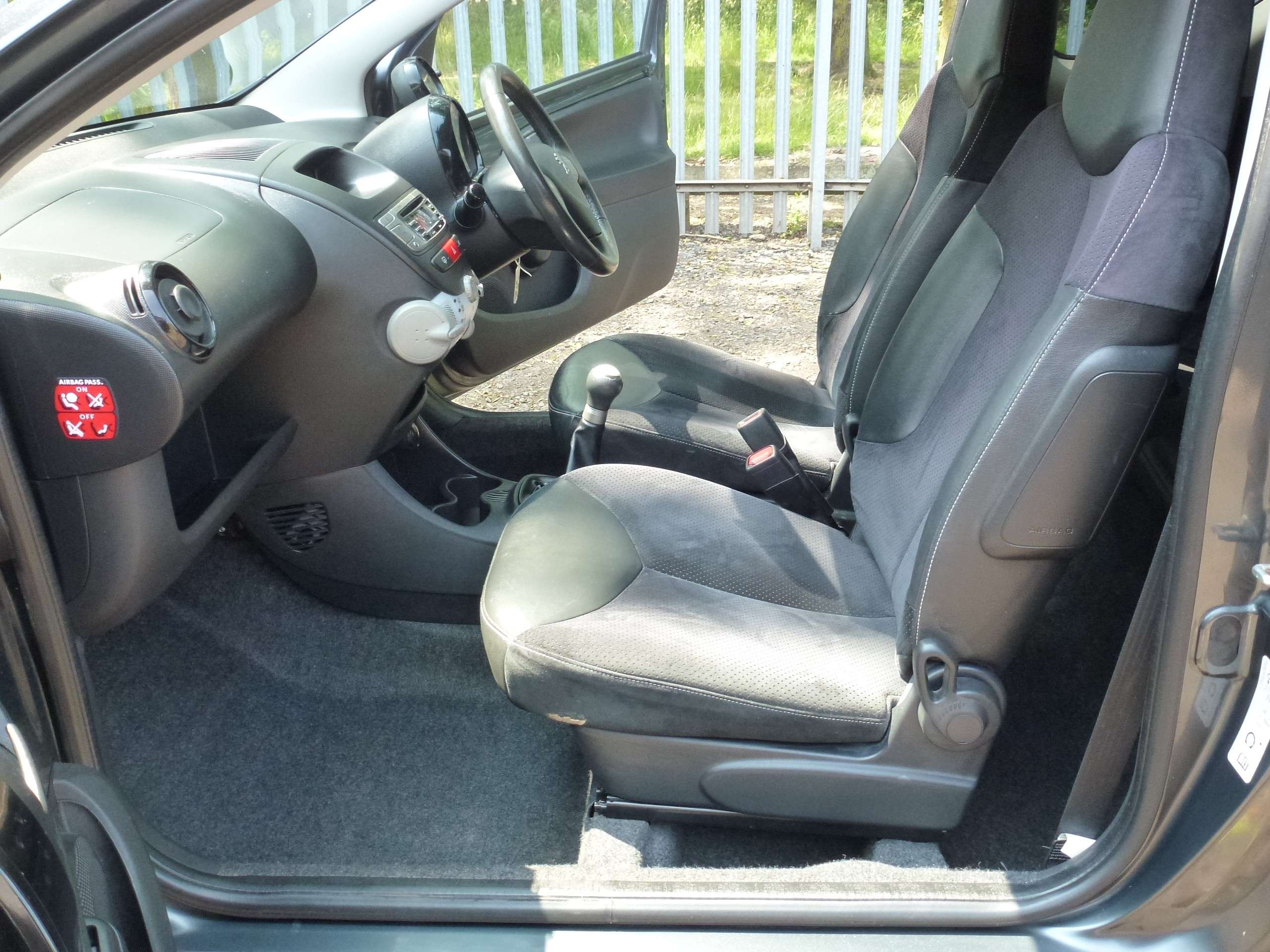 2013 PEUGEOT 107 2013 PEUGEOT 107