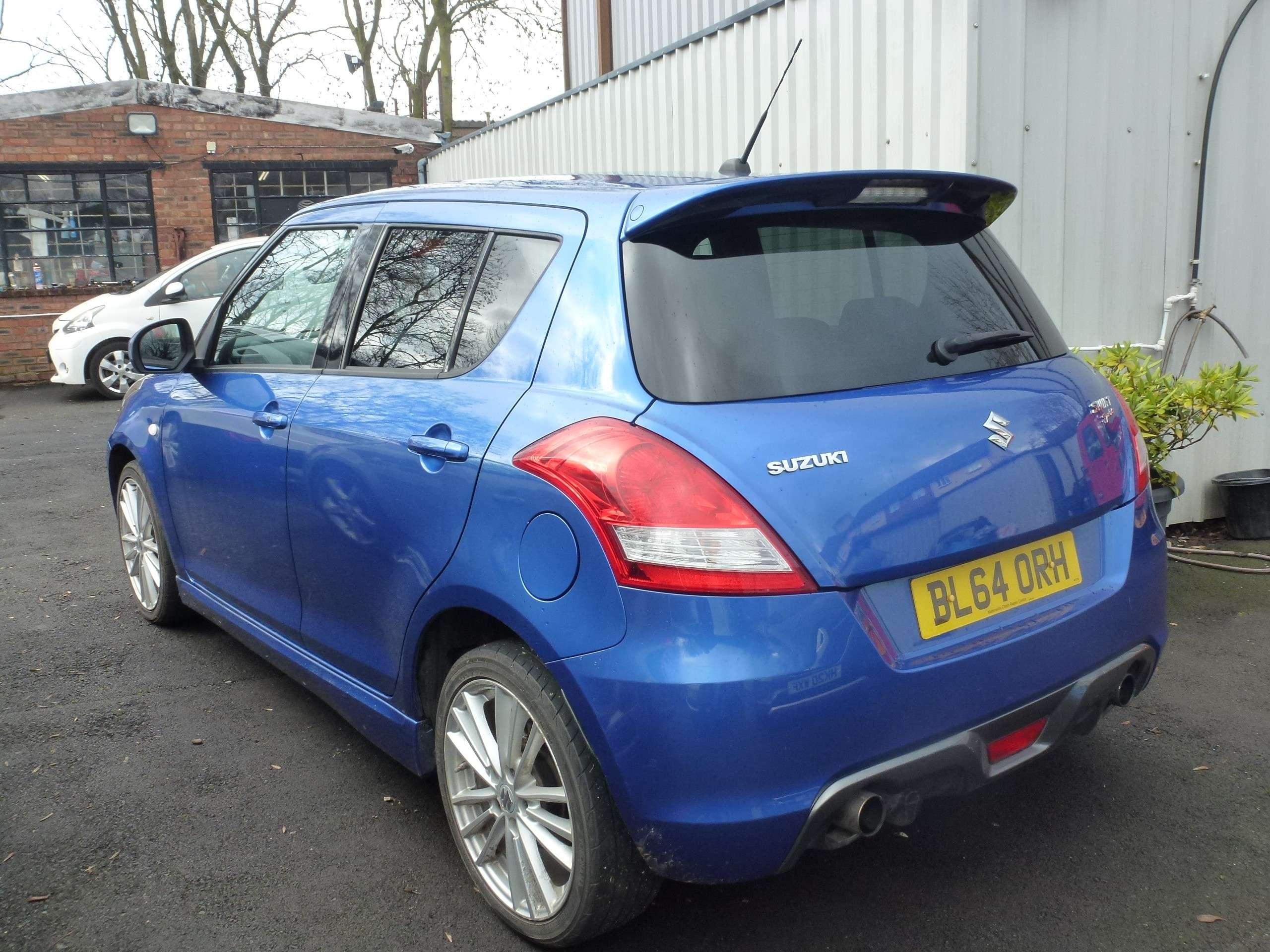 A 2015 SUZUKI SWIFT 1.6 Sport Hatchback 5dr Petrol Manual Euro 5 (136 ps) A 2015 SUZUKI SWIFT 1.6 Sport Hatchback 5dr Petrol Manual Euro 5 (136 ps)