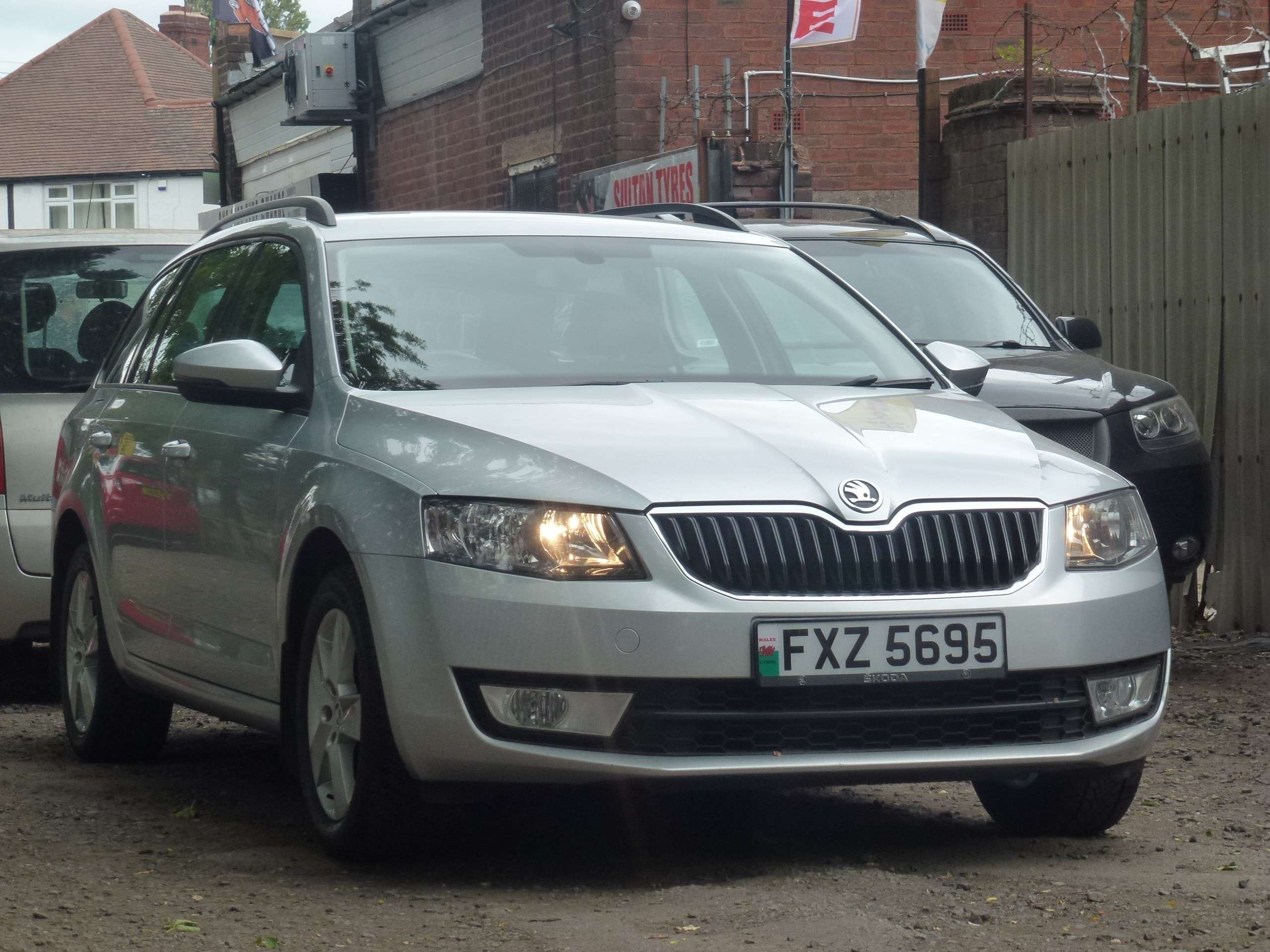 A 2014 SKODA OCTAVIA 1.2 TSI SE Estate 5dr Petrol Manual Euro 5 (s/s) (105 ps) A 2014 SKODA OCTAVIA 1.2 TSI SE Estate 5dr Petrol Manual Euro 5 (s/s) (105 ps)