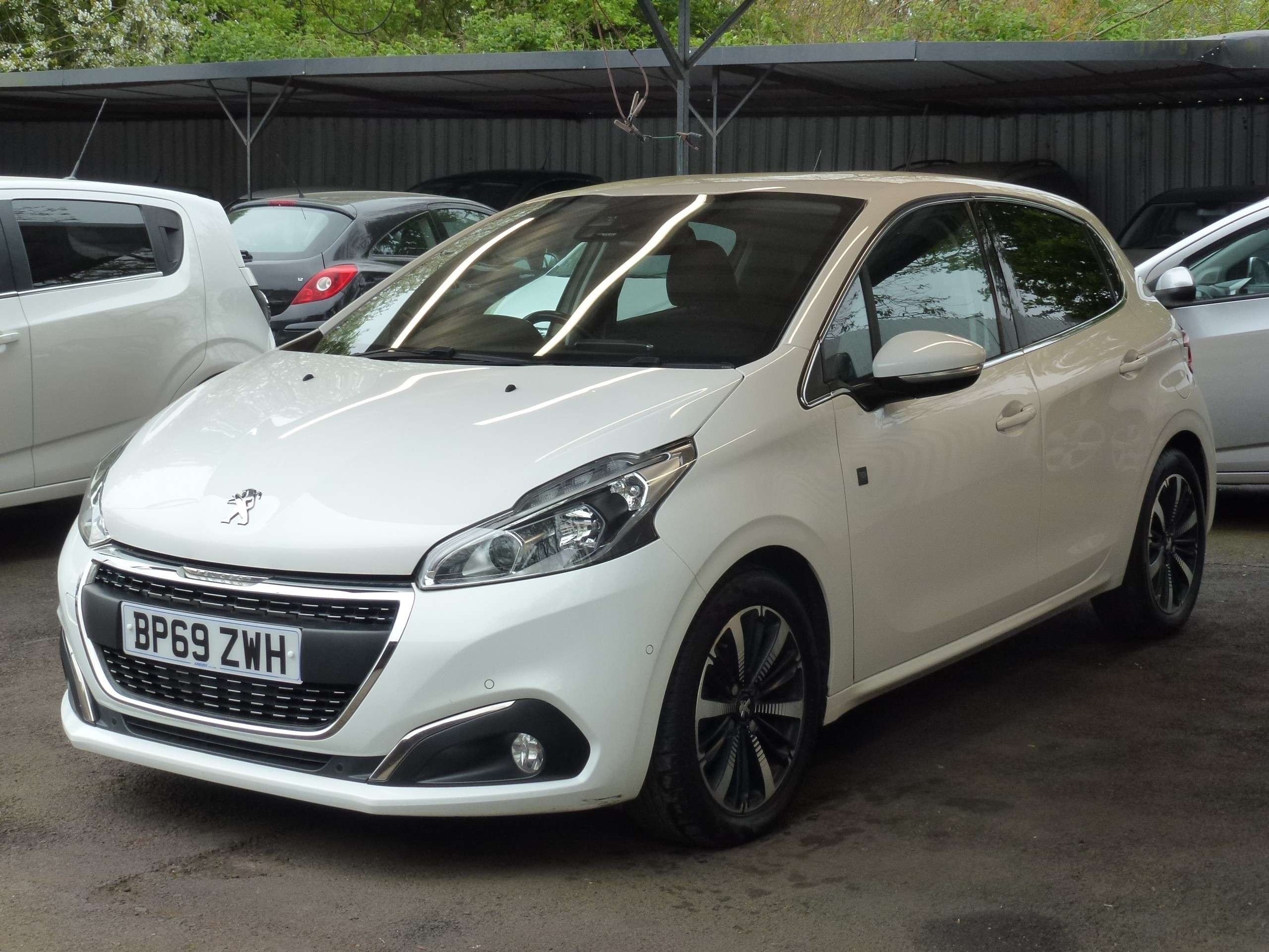 A 2019 PEUGEOT 208 1.5 BlueHDi Tech Edition 5dr A 2019 PEUGEOT 208 1.5 BlueHDi Tech Edition 5dr