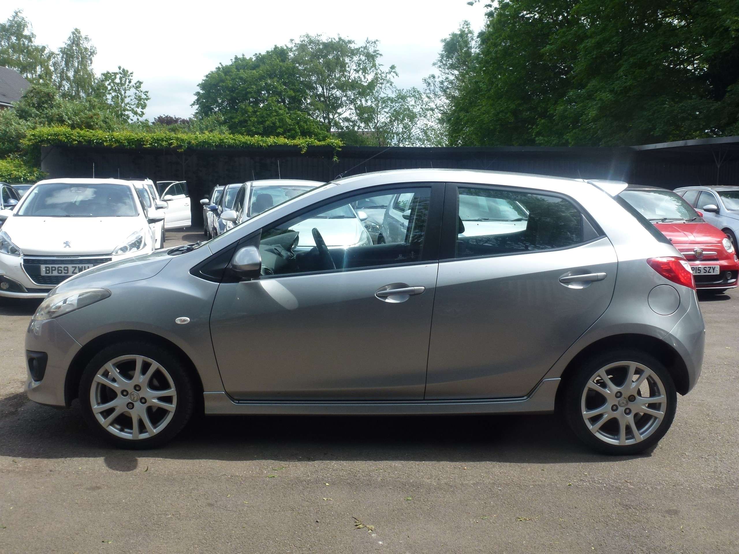A 2010 MAZDA MAZDA2 1.3 Tamura Hatchback 5dr Petrol Manual Euro 4 (86 ps) A 2010 MAZDA MAZDA2 1.3 Tamura Hatchback 5dr Petrol Manual Euro 4 (86 ps)