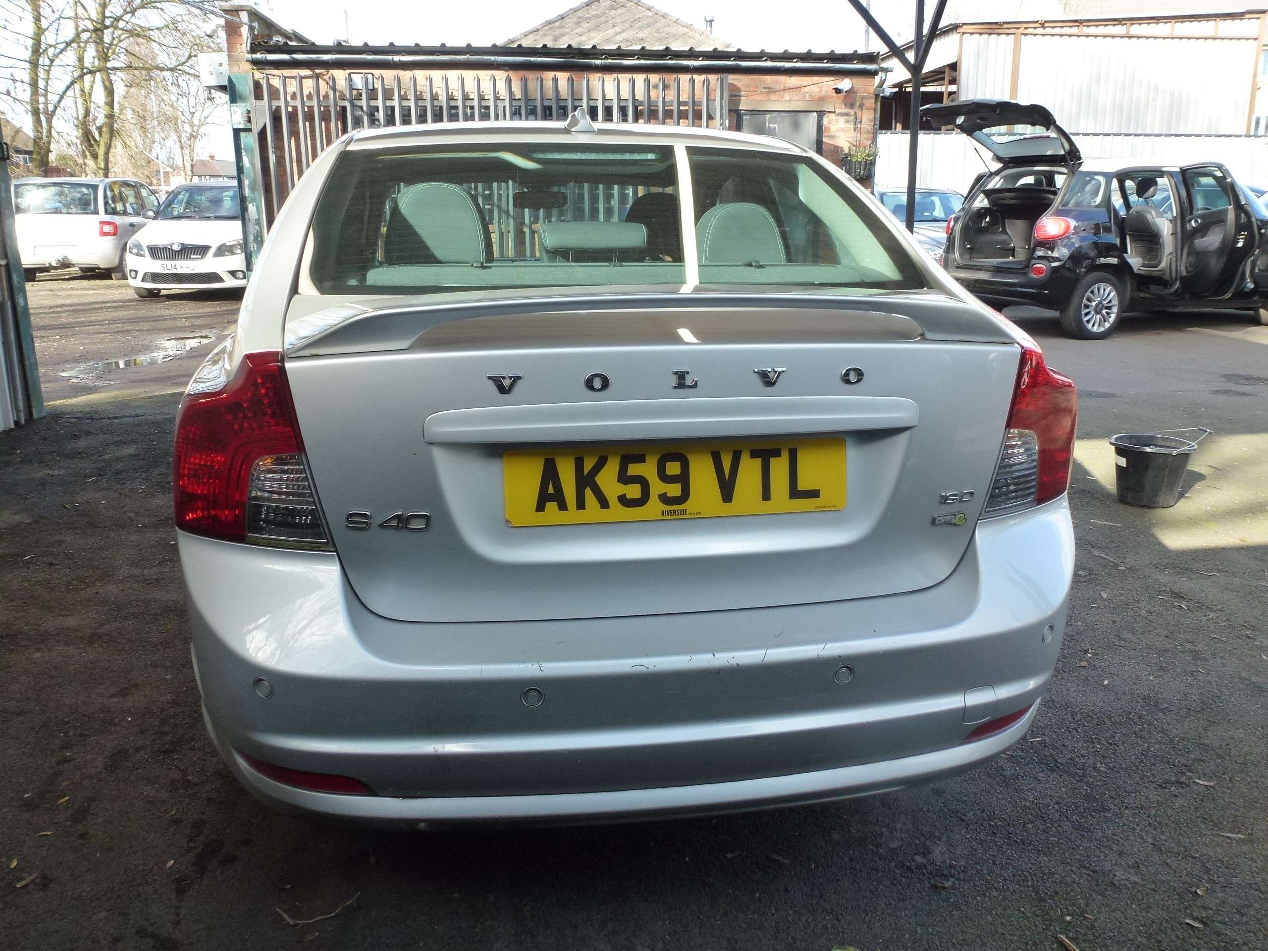 A 2009 VOLVO S40 1.6D DRIVe R-Design Saloon 4dr Diesel Manual Euro 4 (109 ps) A 2009 VOLVO S40 1.6D DRIVe R-Design Saloon 4dr Diesel Manual Euro 4 (109 ps)