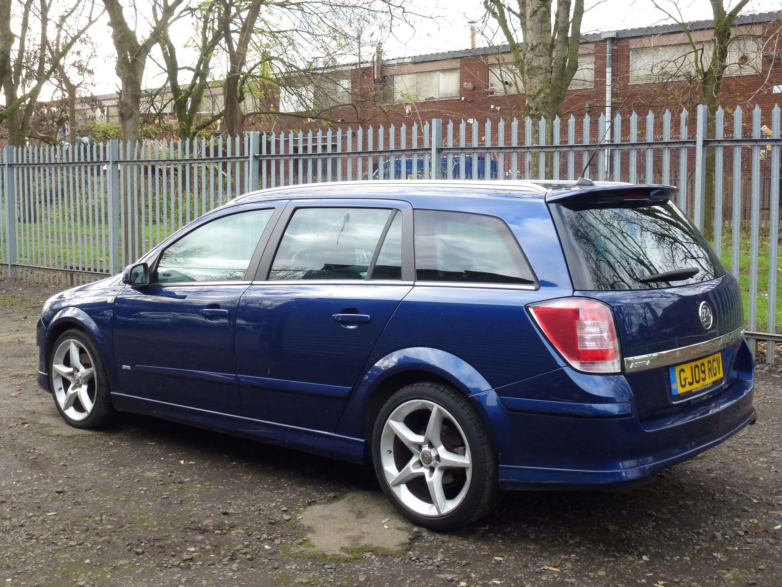 A 2009 VAUXHALL ASTRA 1.9 CDTi 8v SRi Estate 5dr Diesel Automatic (189 g/km, 118 bhp) A 2009 VAUXHALL ASTRA 1.9 CDTi 8v SRi Estate 5dr Diesel Automatic (189 g/km, 118 bhp)