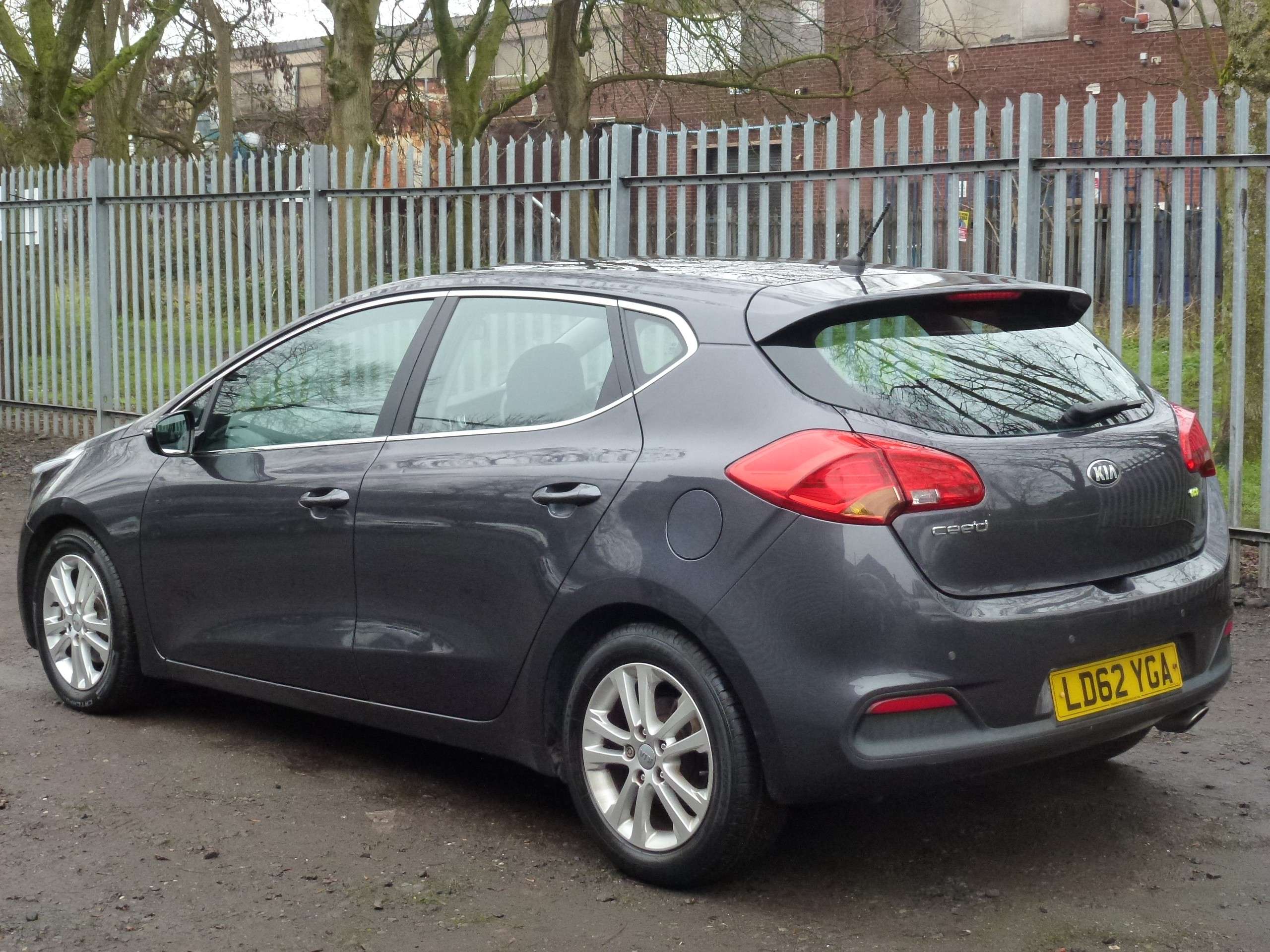 A 2012 KIA CEED 1.6 CRDi EcoDynamics 2 Hatchback 5dr Diesel Manual Euro 5 (s/s) (126 bhp) A 2012 KIA CEED 1.6 CRDi EcoDynamics 2 Hatchback 5dr Diesel Manual Euro 5 (s/s) (126 bhp)