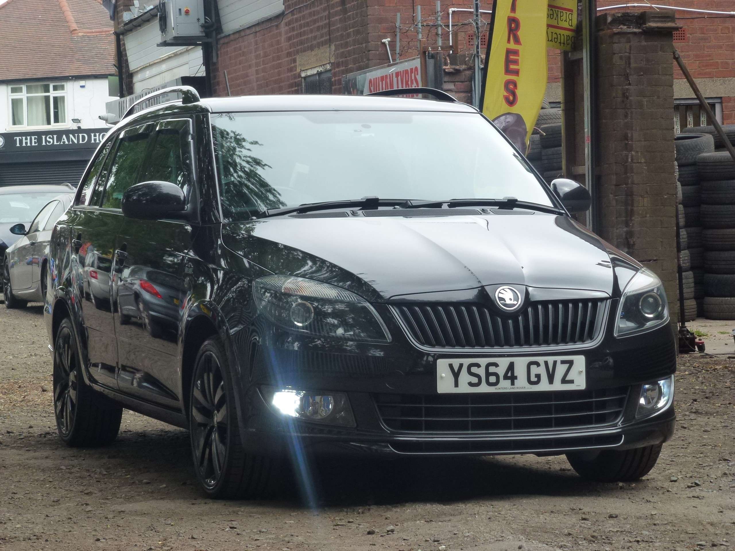A 2014 SKODA FABIA 1.2 TSI Black Edition Estate 5dr Petrol Manual Euro 5 (105 ps) A 2014 SKODA FABIA 1.2 TSI Black Edition Estate 5dr Petrol Manual Euro 5 (105 ps)
