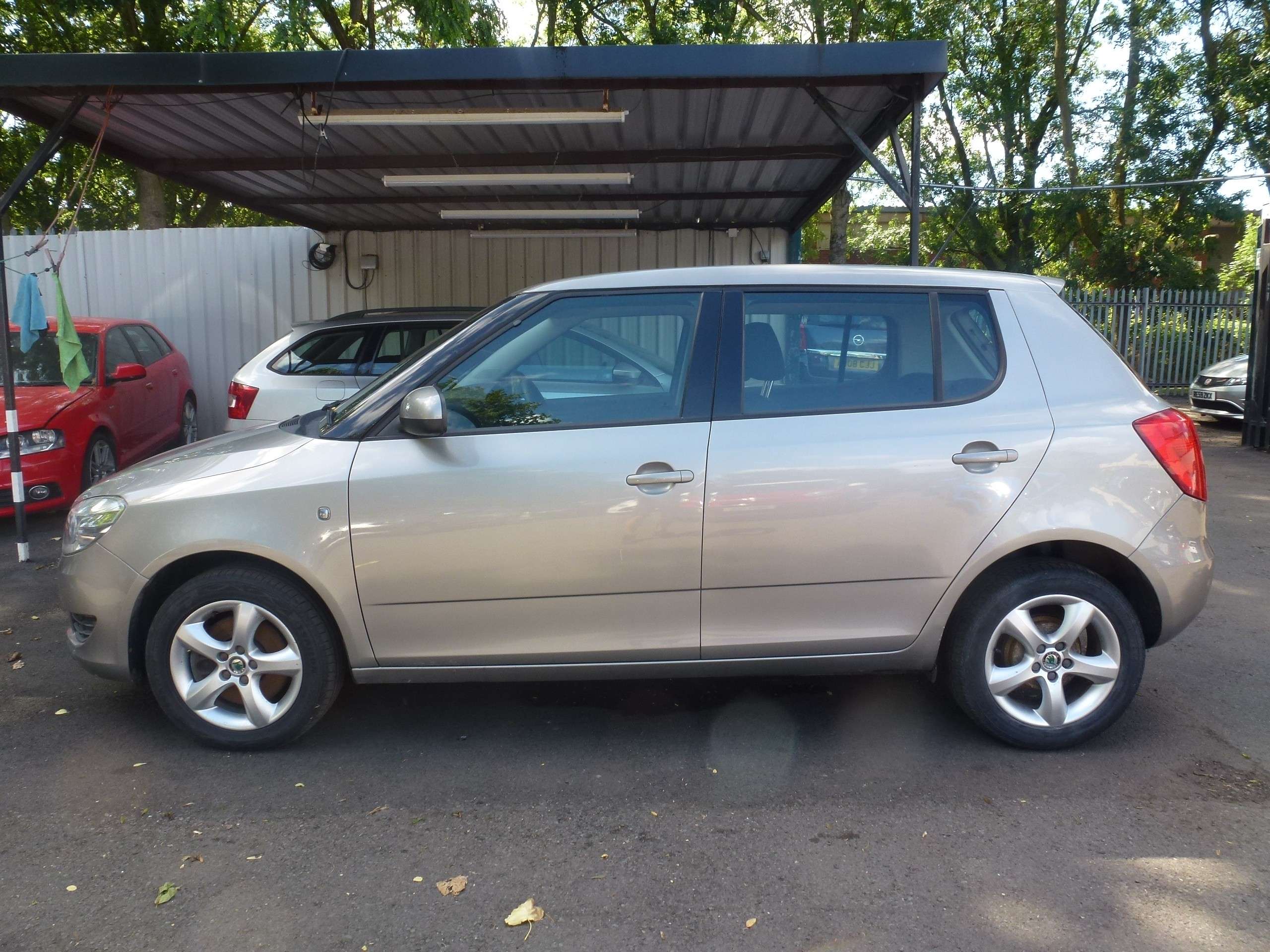 A 2010 SKODA FABIA 1.6 TDI SE Hatchback 5dr Diesel Manual Euro 5 (105 ps) A 2010 SKODA FABIA 1.6 TDI SE Hatchback 5dr Diesel Manual Euro 5 (105 ps)