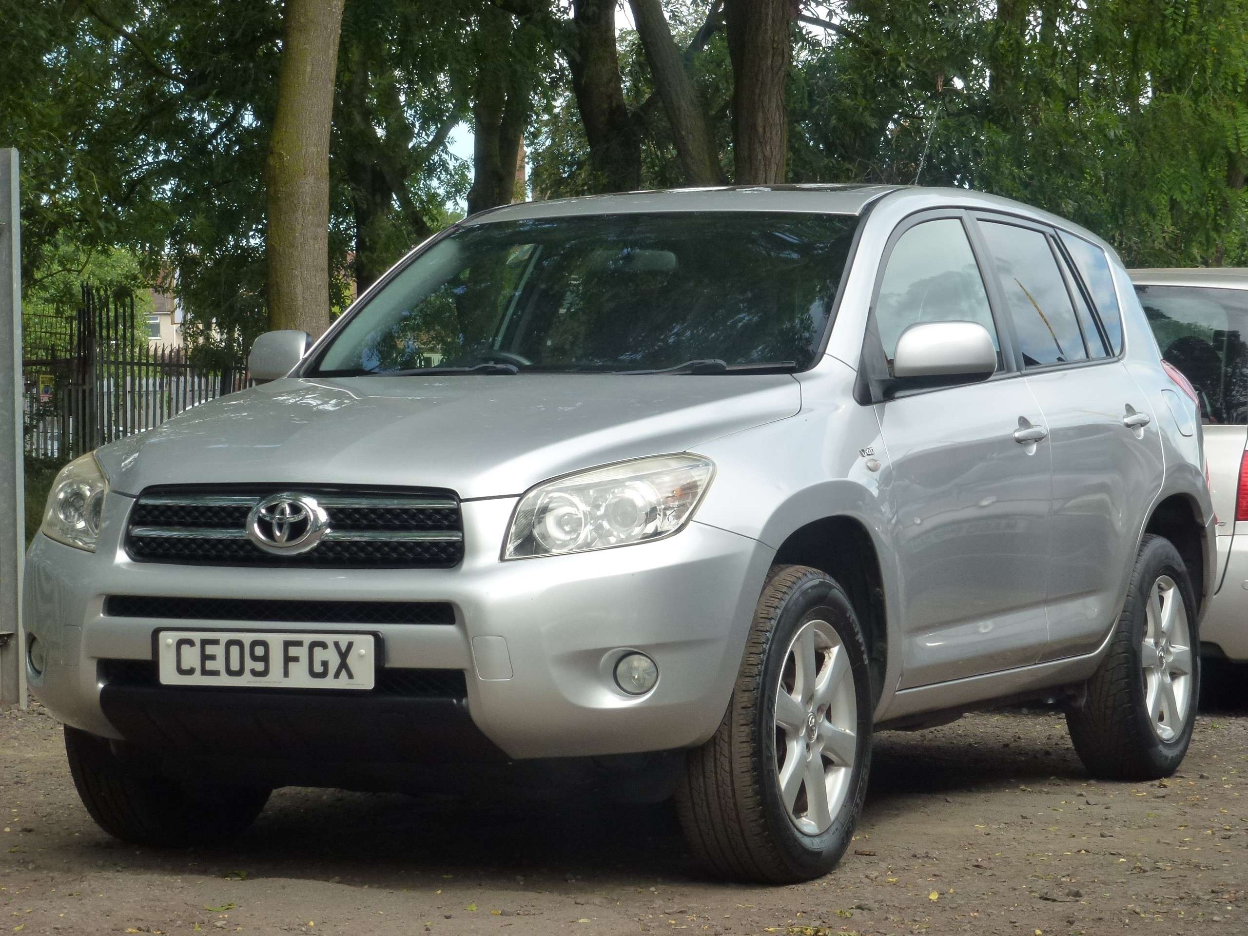 A 2009 TOYOTA RAV4 2.2 D-4D XT-R SUV 5dr Diesel Manual 4WD (173 g/km, 134 bhp) A 2009 TOYOTA RAV4 2.2 D-4D XT-R SUV 5dr Diesel Manual 4WD (173 g/km, 134 bhp)