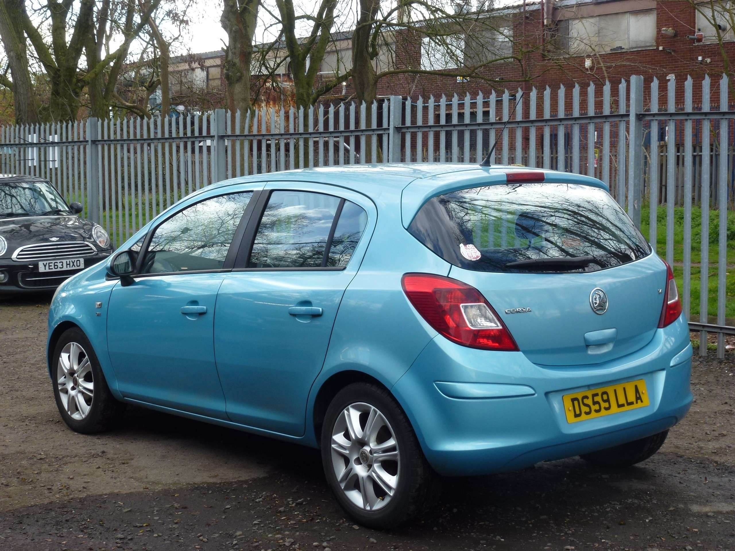 A 2010 VAUXHALL CORSA 1.4i 16v SE Hatchback 5dr Petrol Manual (a/c) (129 g/km, 99 bhp) A 2010 VAUXHALL CORSA 1.4i 16v SE Hatchback 5dr Petrol Manual (a/c) (129 g/km, 99 bhp)