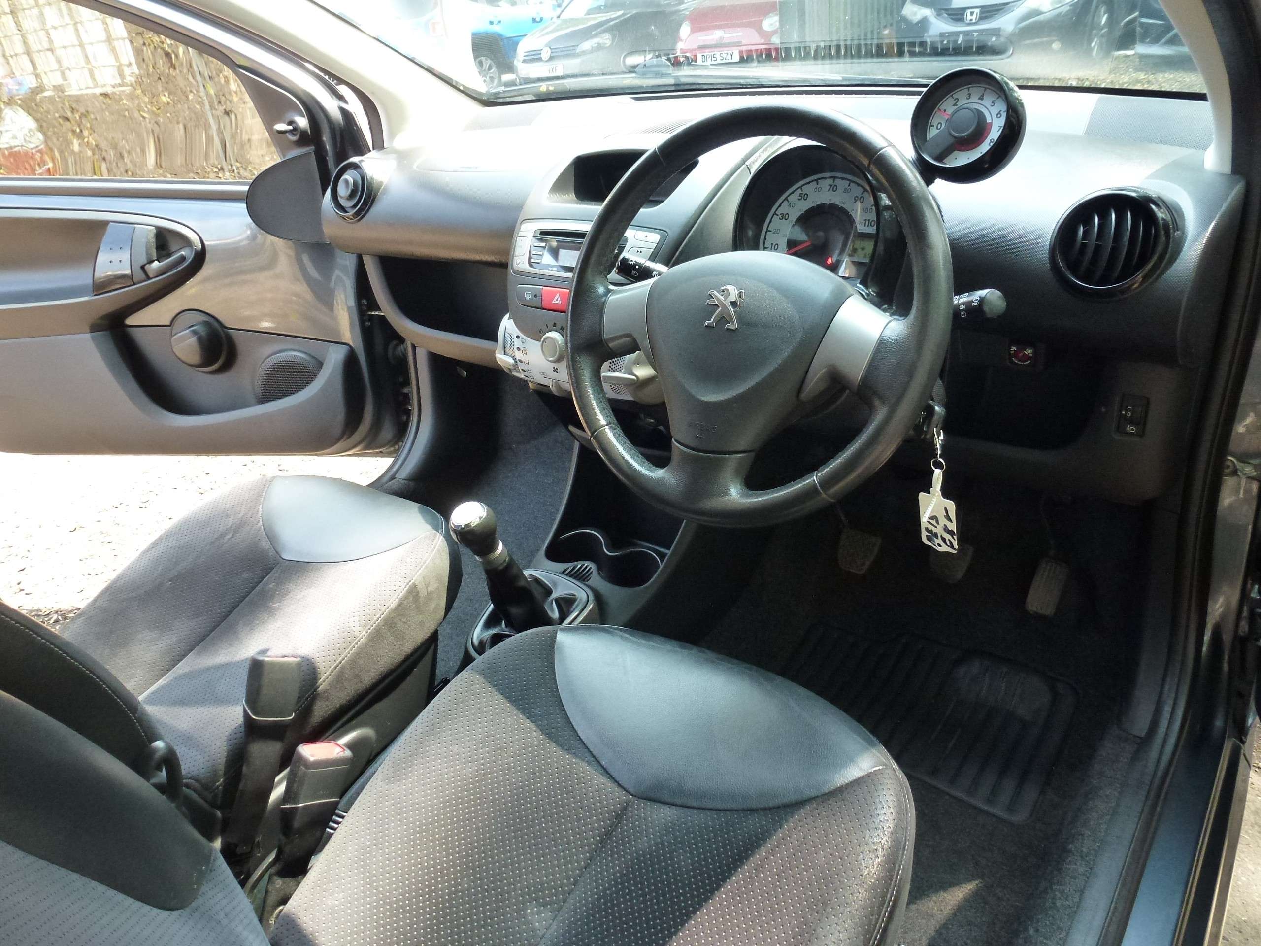 2013 PEUGEOT 107 2013 PEUGEOT 107