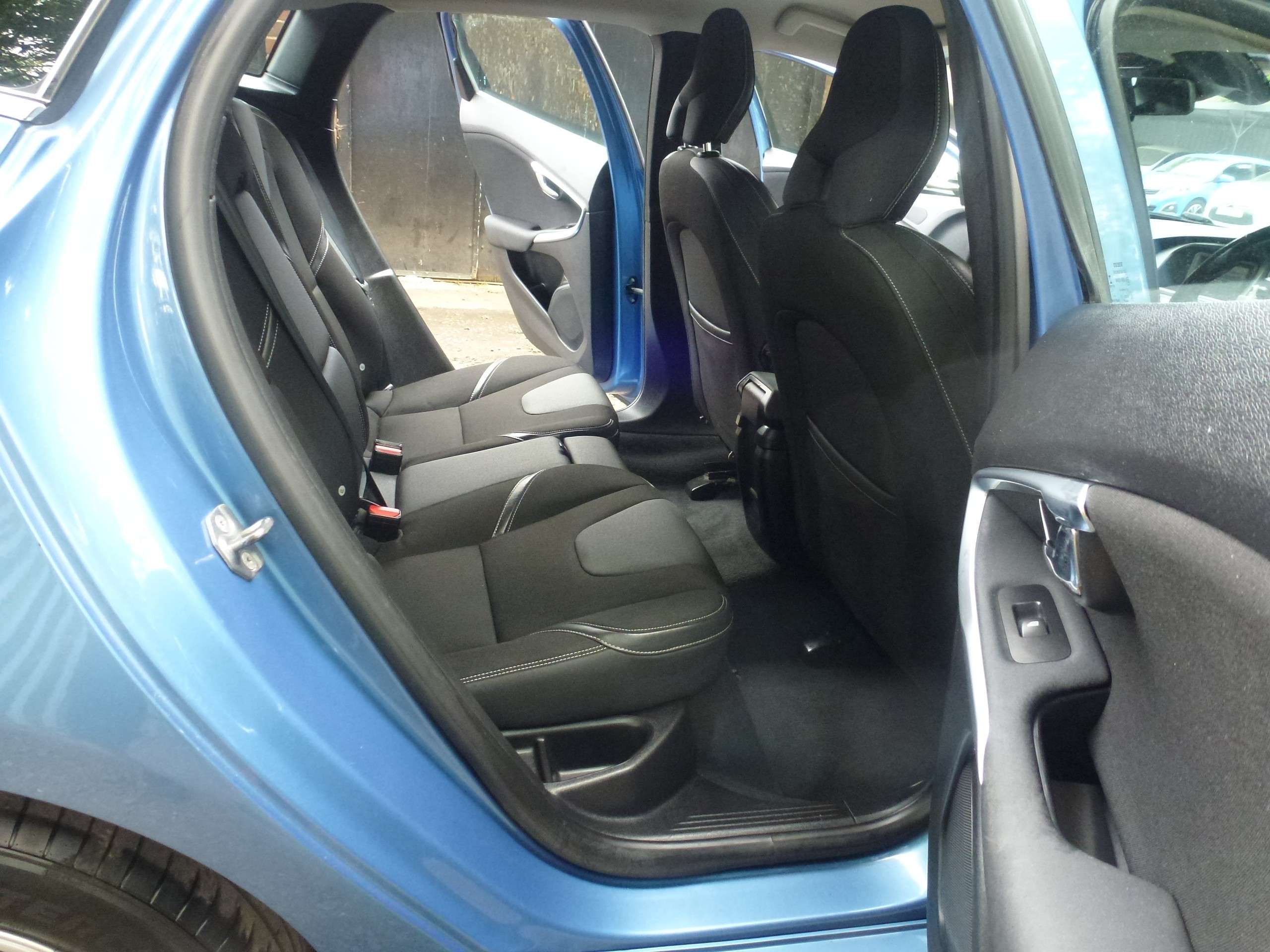2015 VOLVO V40 2015 VOLVO V40