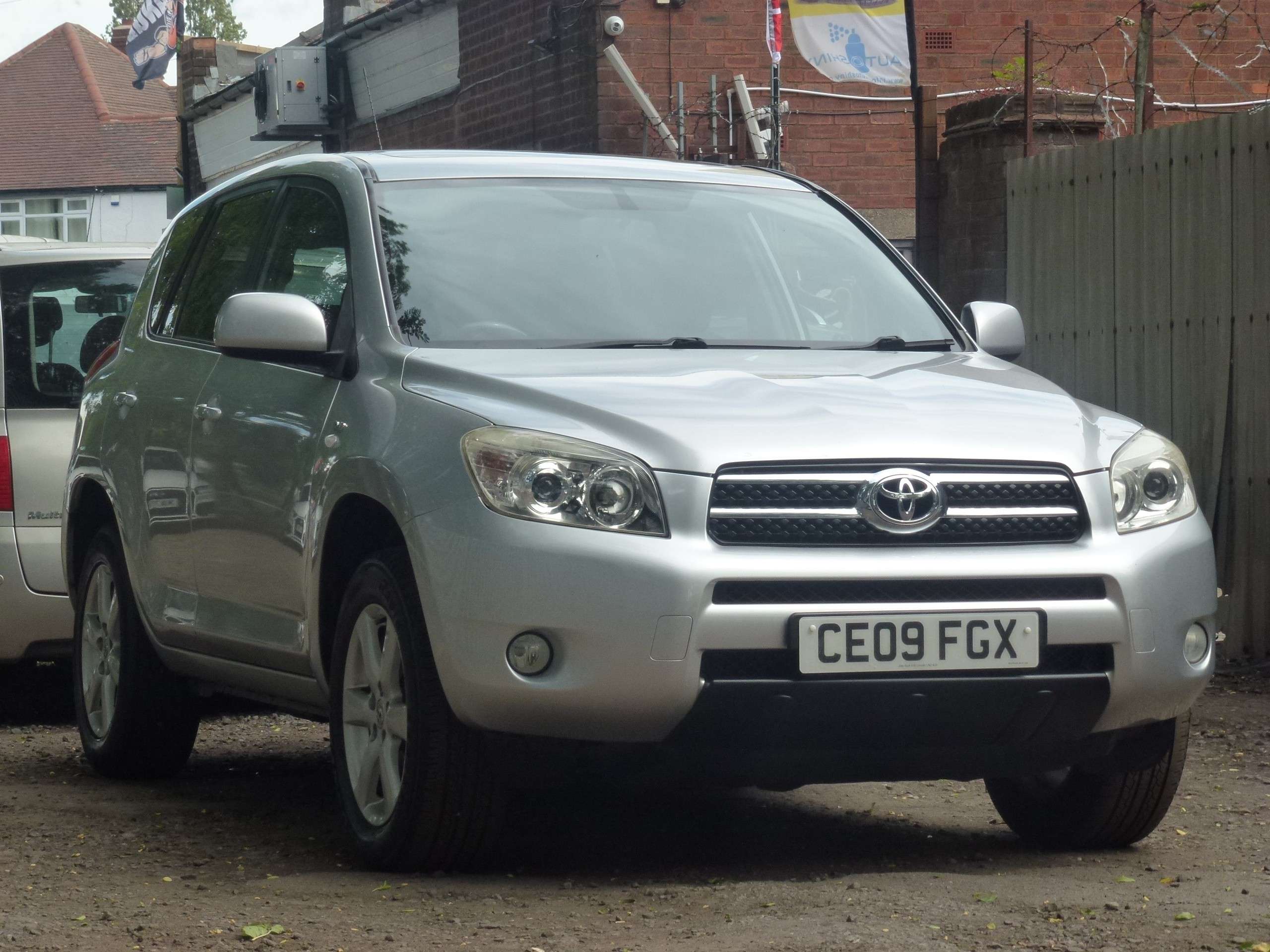 A 2009 TOYOTA RAV4 2.2 D-4D XT-R SUV 5dr Diesel Manual 4WD (173 g/km, 134 bhp) A 2009 TOYOTA RAV4 2.2 D-4D XT-R SUV 5dr Diesel Manual 4WD (173 g/km, 134 bhp)