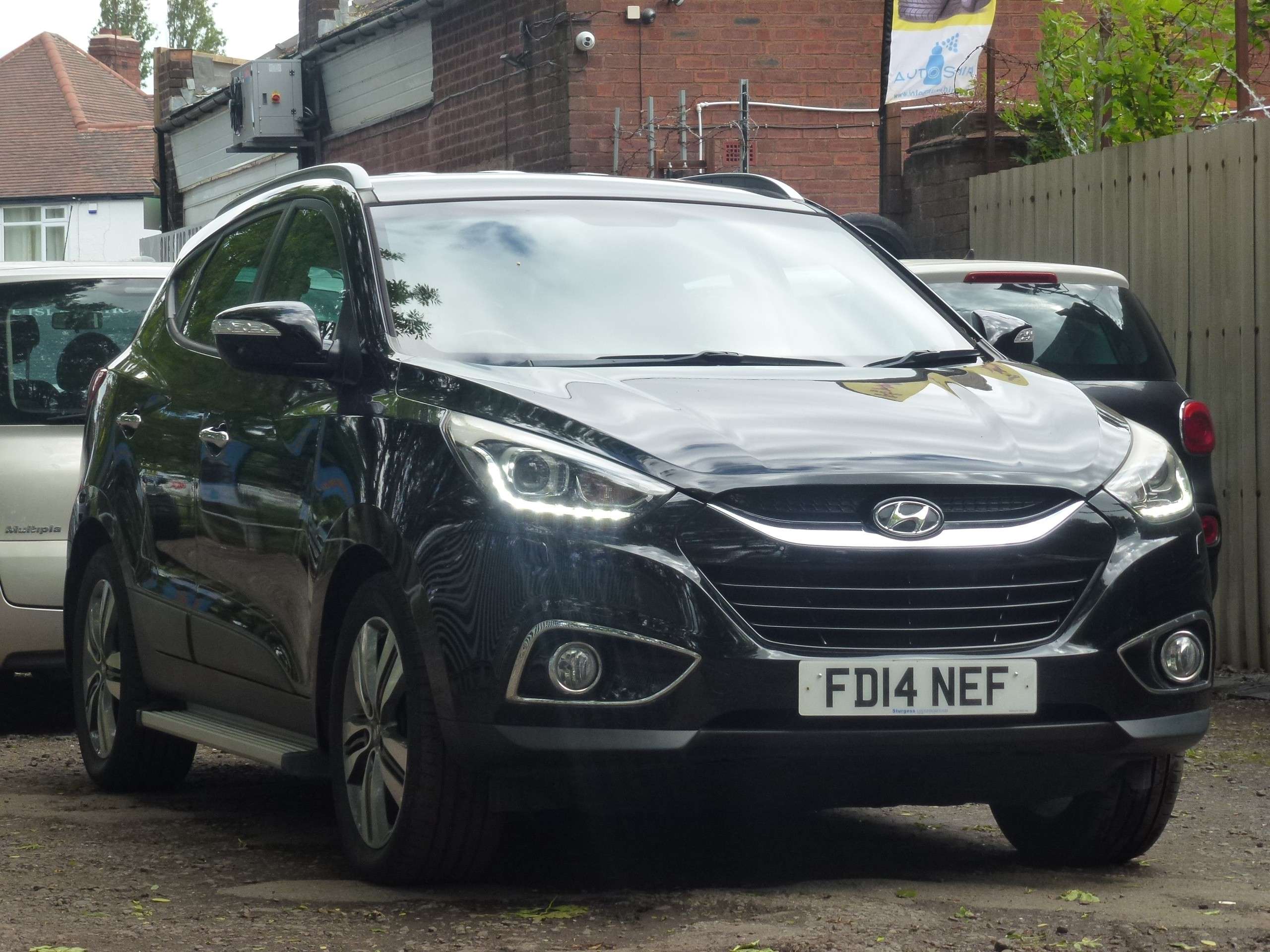 A 2014 HYUNDAI IX35 2.0 CRDi Premium SUV 5dr Diesel Auto 4WD Euro 5 (134 bhp) A 2014 HYUNDAI IX35 2.0 CRDi Premium SUV 5dr Diesel Auto 4WD Euro 5 (134 bhp)