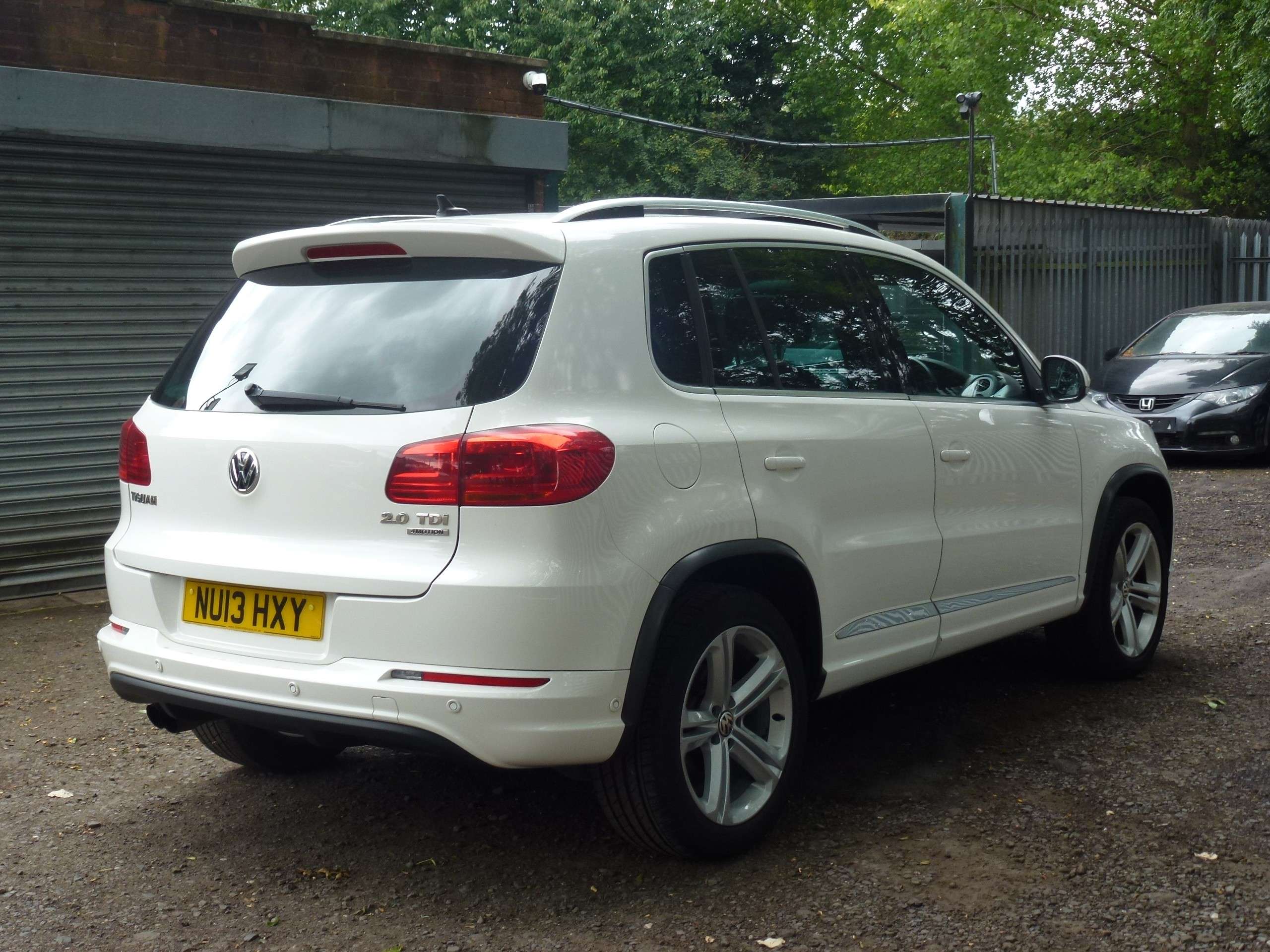 A 2013 VOLKSWAGEN TIGUAN 2.0 TDi BlueMotion Tech R-Line 5dr A 2013 VOLKSWAGEN TIGUAN 2.0 TDi BlueMotion Tech R-Line 5dr