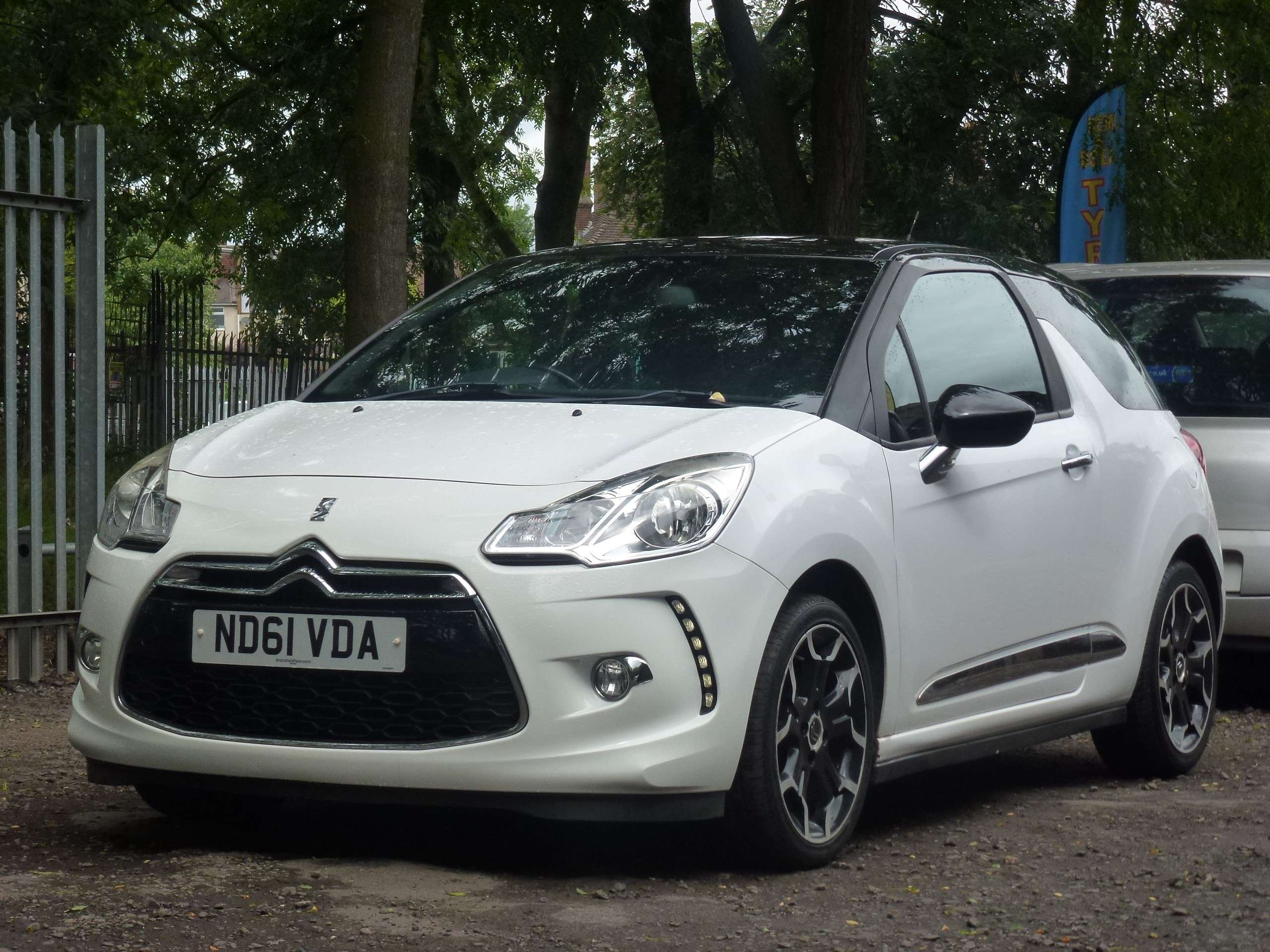 A 2012 CITROEN DS3 1.6 e-HDi Airdream DStyle Plus Hatchback 3dr Diesel Manual Euro 5 (s/s) (90 ps) A 2012 CITROEN DS3 1.6 e-HDi Airdream DStyle Plus Hatchback 3dr Diesel Manual Euro 5 (s/s) (90 ps)