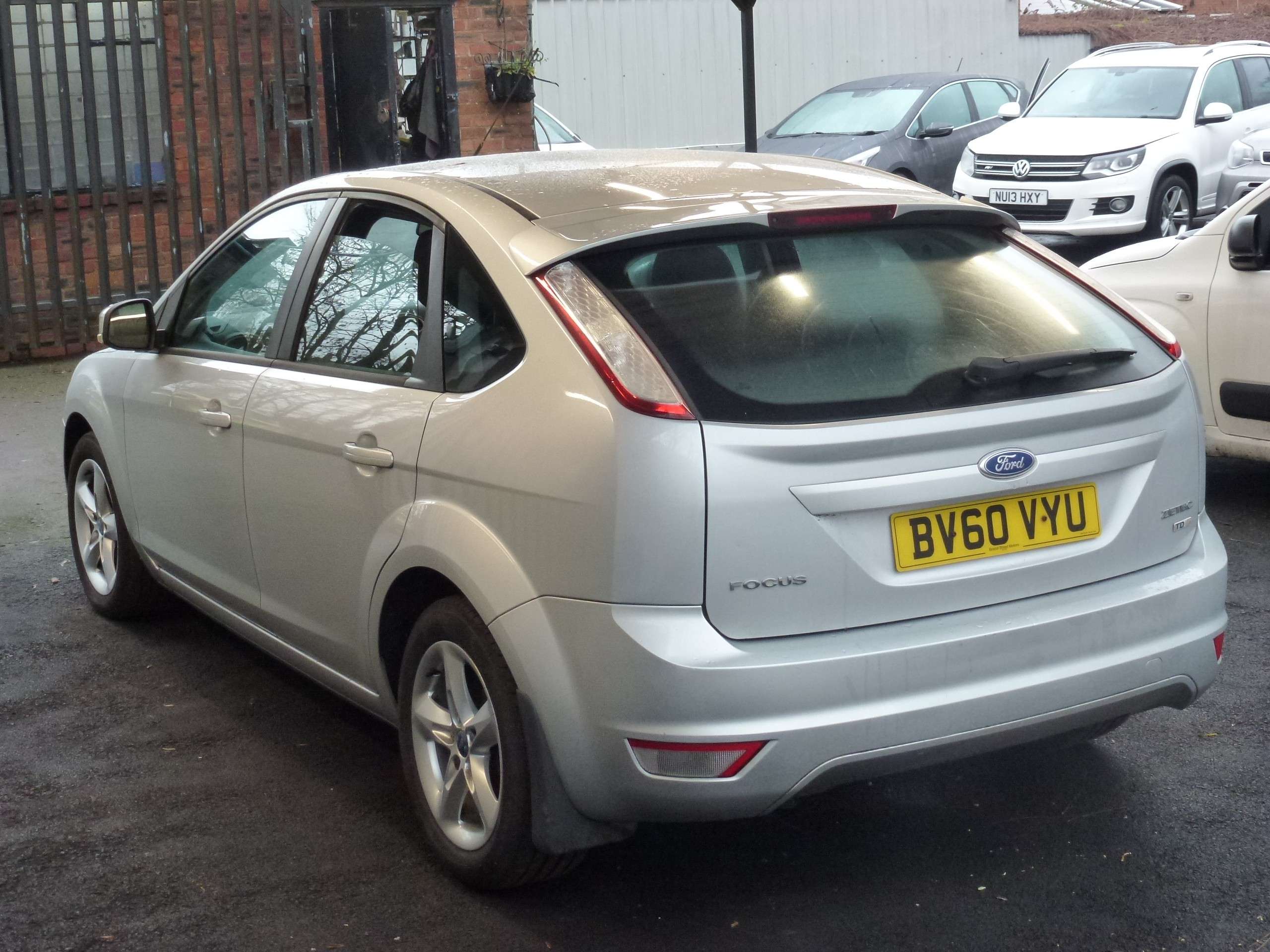 A 2010 FORD FOCUS 1.6 TDCi DPF Zetec Hatchback 5dr Diesel Manual (115 g/km, 108 bhp) A 2010 FORD FOCUS 1.6 TDCi DPF Zetec Hatchback 5dr Diesel Manual (115 g/km, 108 bhp)