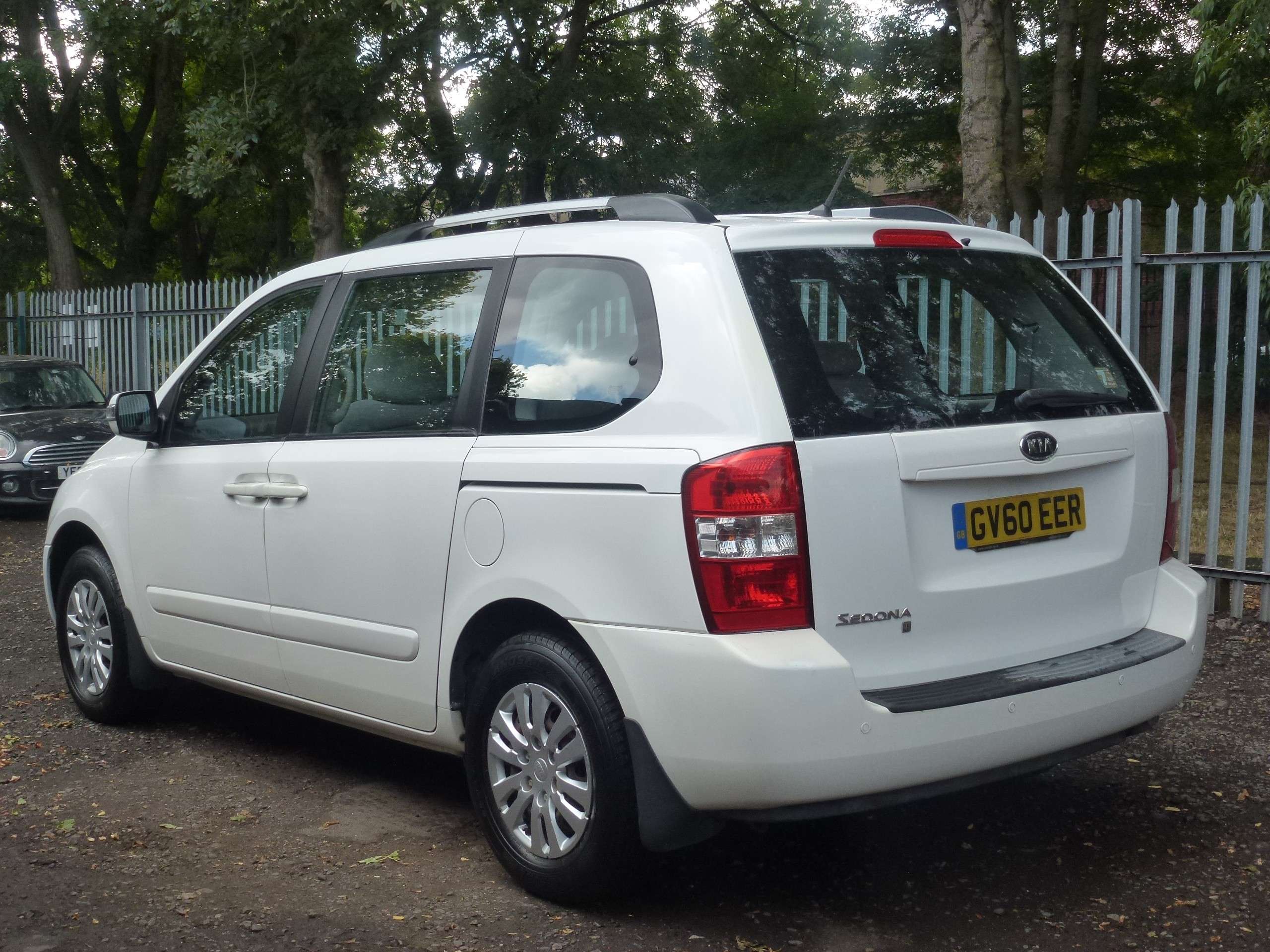 A 2011 KIA SEDONA 2.2 CRDi 1 MPV 5dr Diesel Manual (179 g/km, 192 bhp) A 2011 KIA SEDONA 2.2 CRDi 1 MPV 5dr Diesel Manual (179 g/km, 192 bhp)