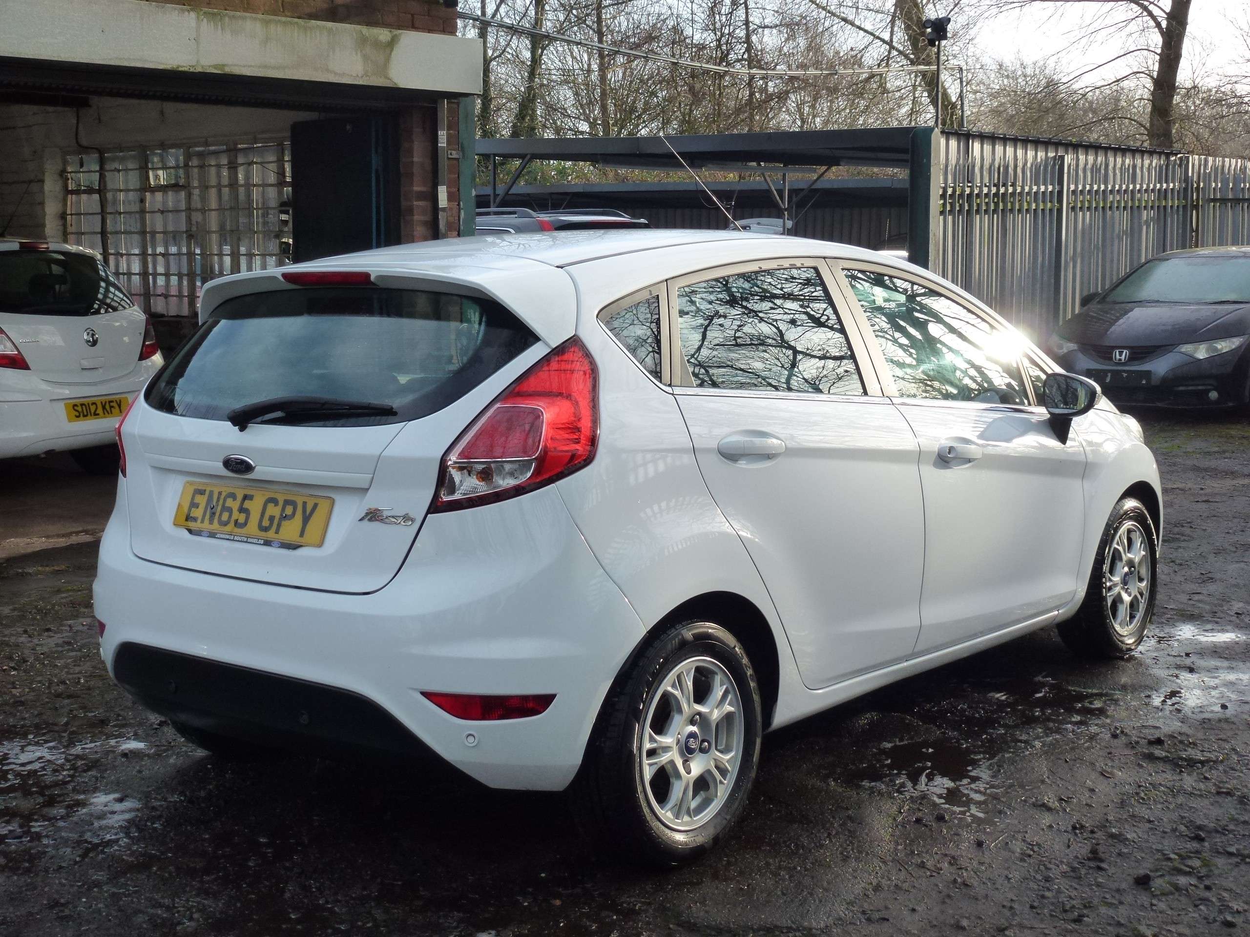 A 2015 FORD FIESTA 1.5 TDCi ECOnetic Zetec Hatchback 5dr Diesel Manual Euro 6 (s/s) (95 ps) A 2015 FORD FIESTA 1.5 TDCi ECOnetic Zetec Hatchback 5dr Diesel Manual Euro 6 (s/s) (95 ps)