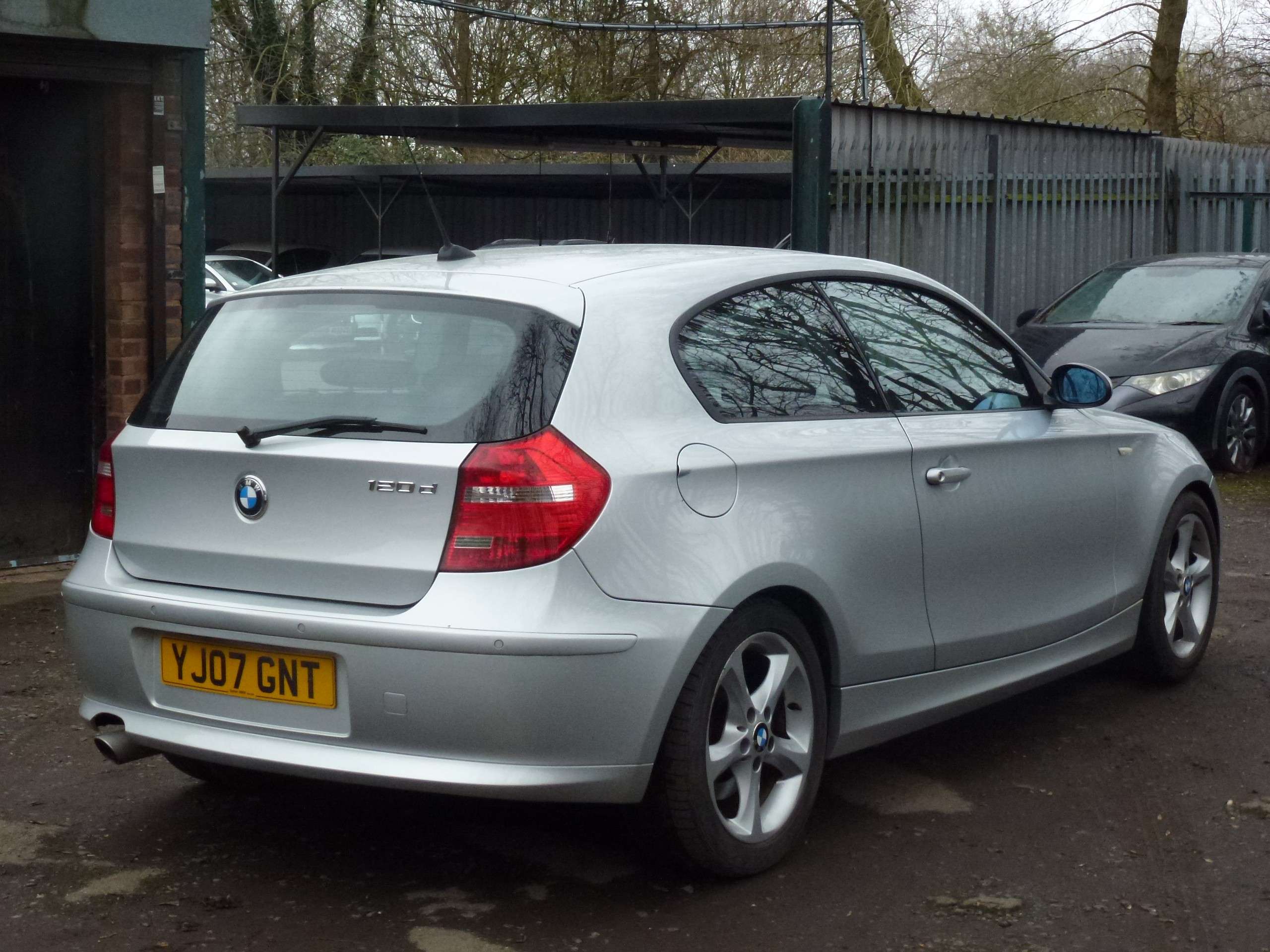 A 2007 BMW 1 SERIES 2.0 120d SE Hatchback 3dr Diesel Steptronic Euro 4 (177 ps) A 2007 BMW 1 SERIES 2.0 120d SE Hatchback 3dr Diesel Steptronic Euro 4 (177 ps)