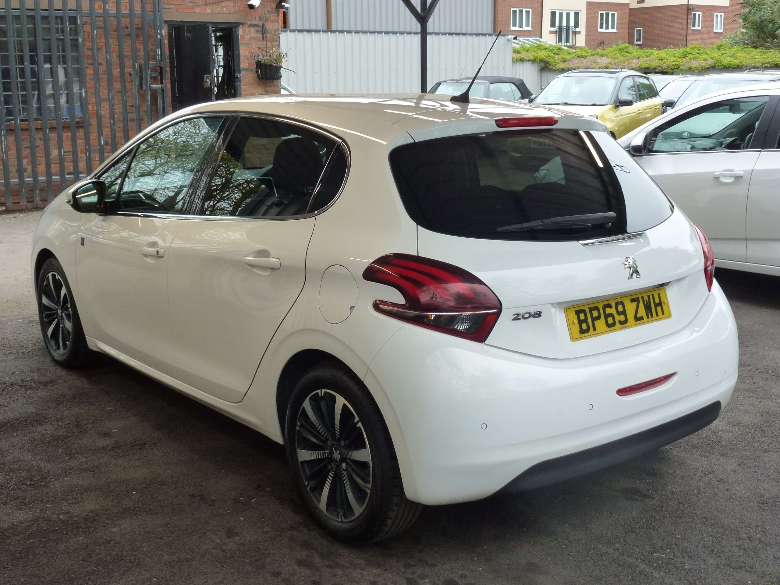 A 2019 PEUGEOT 208 1.5 BlueHDi Tech Edition 5dr A 2019 PEUGEOT 208 1.5 BlueHDi Tech Edition 5dr