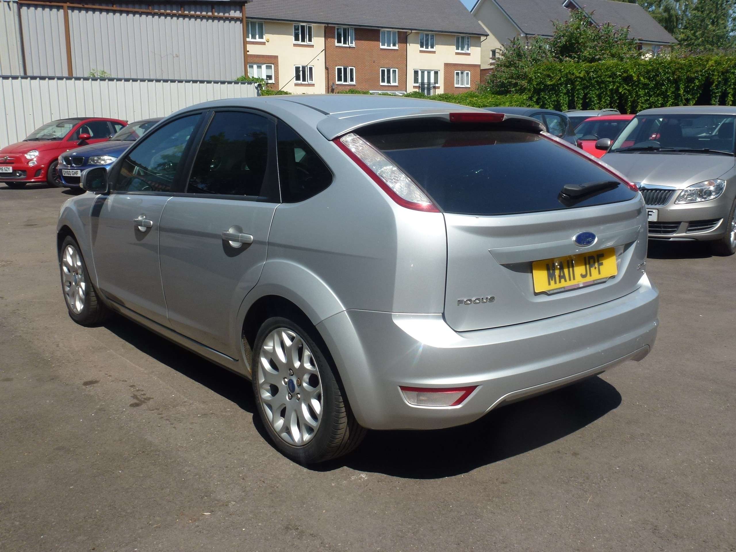 A 2011 FORD FOCUS 1.6 Zetec Hatchback 5dr Petrol Manual (159 g/km, 99 bhp) A 2011 FORD FOCUS 1.6 Zetec Hatchback 5dr Petrol Manual (159 g/km, 99 bhp)