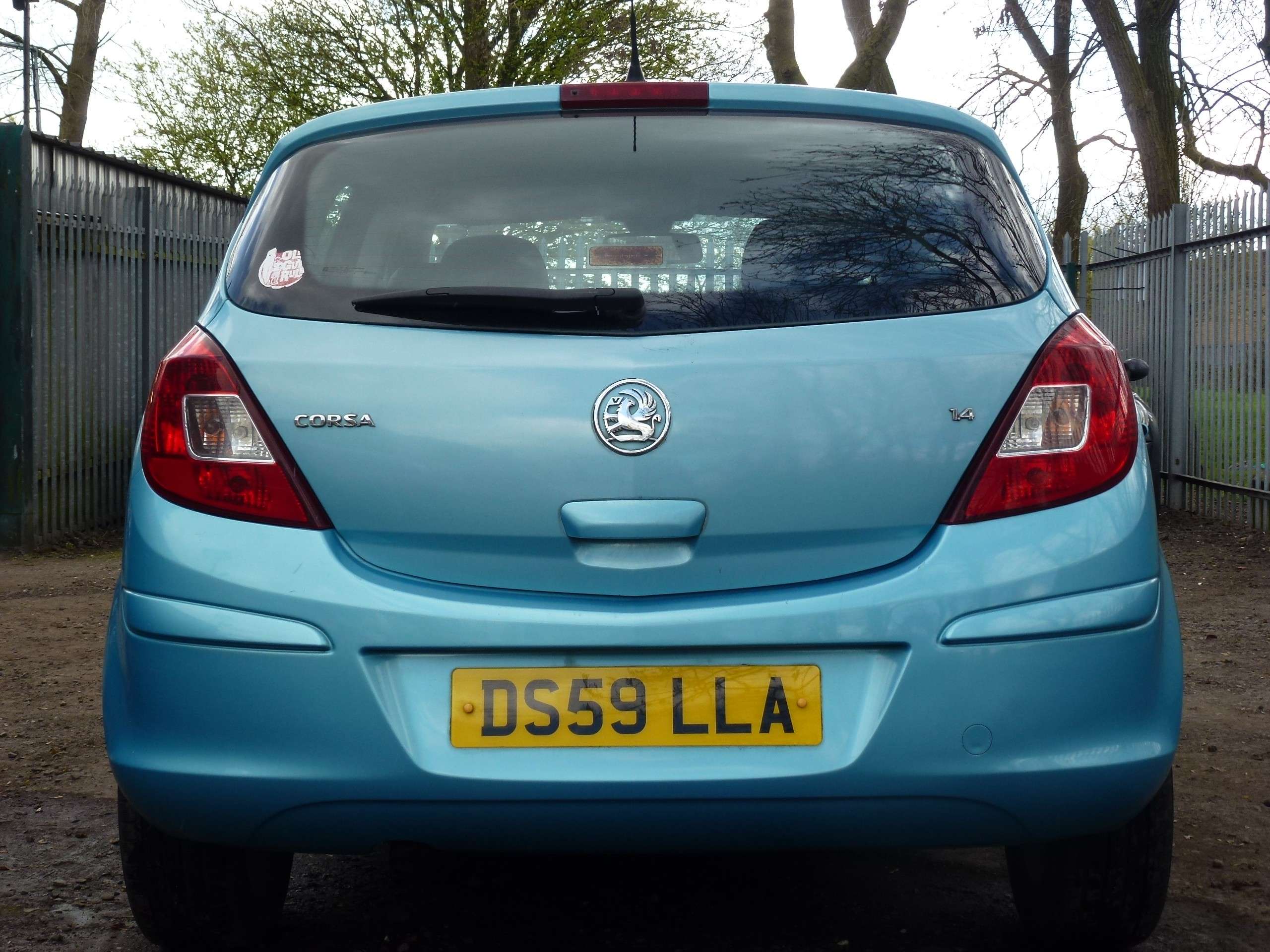 A 2010 VAUXHALL CORSA 1.4i 16v SE Hatchback 5dr Petrol Manual (a/c) (129 g/km, 99 bhp) A 2010 VAUXHALL CORSA 1.4i 16v SE Hatchback 5dr Petrol Manual (a/c) (129 g/km, 99 bhp)