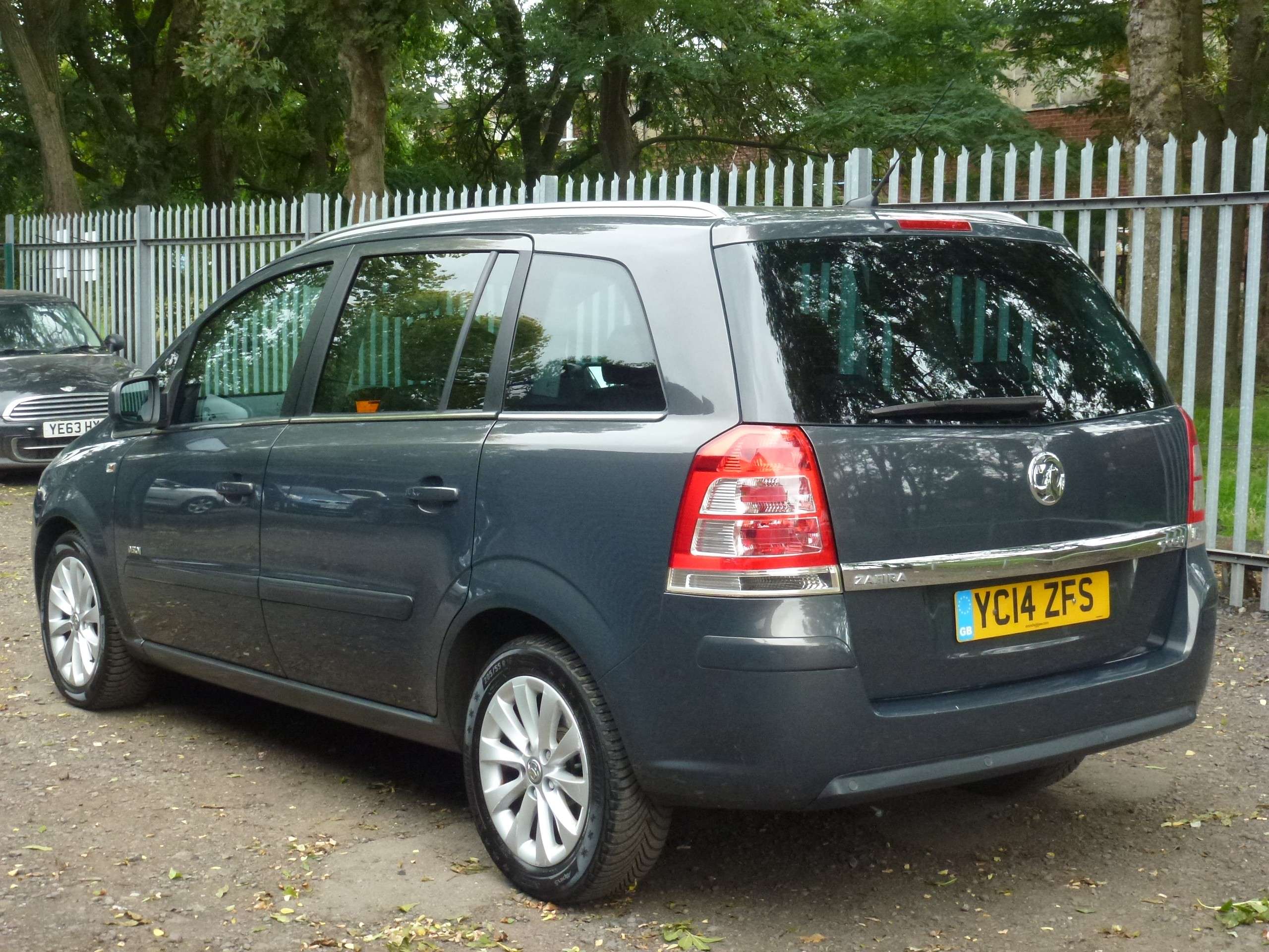 A 2014 VAUXHALL ZAFIRA 1.7 CDTi ecoFLEX Design MPV 5dr Diesel Manual Euro 5 (SNav) (110 ps) A 2014 VAUXHALL ZAFIRA 1.7 CDTi ecoFLEX Design MPV 5dr Diesel Manual Euro 5 (SNav) (110 ps)