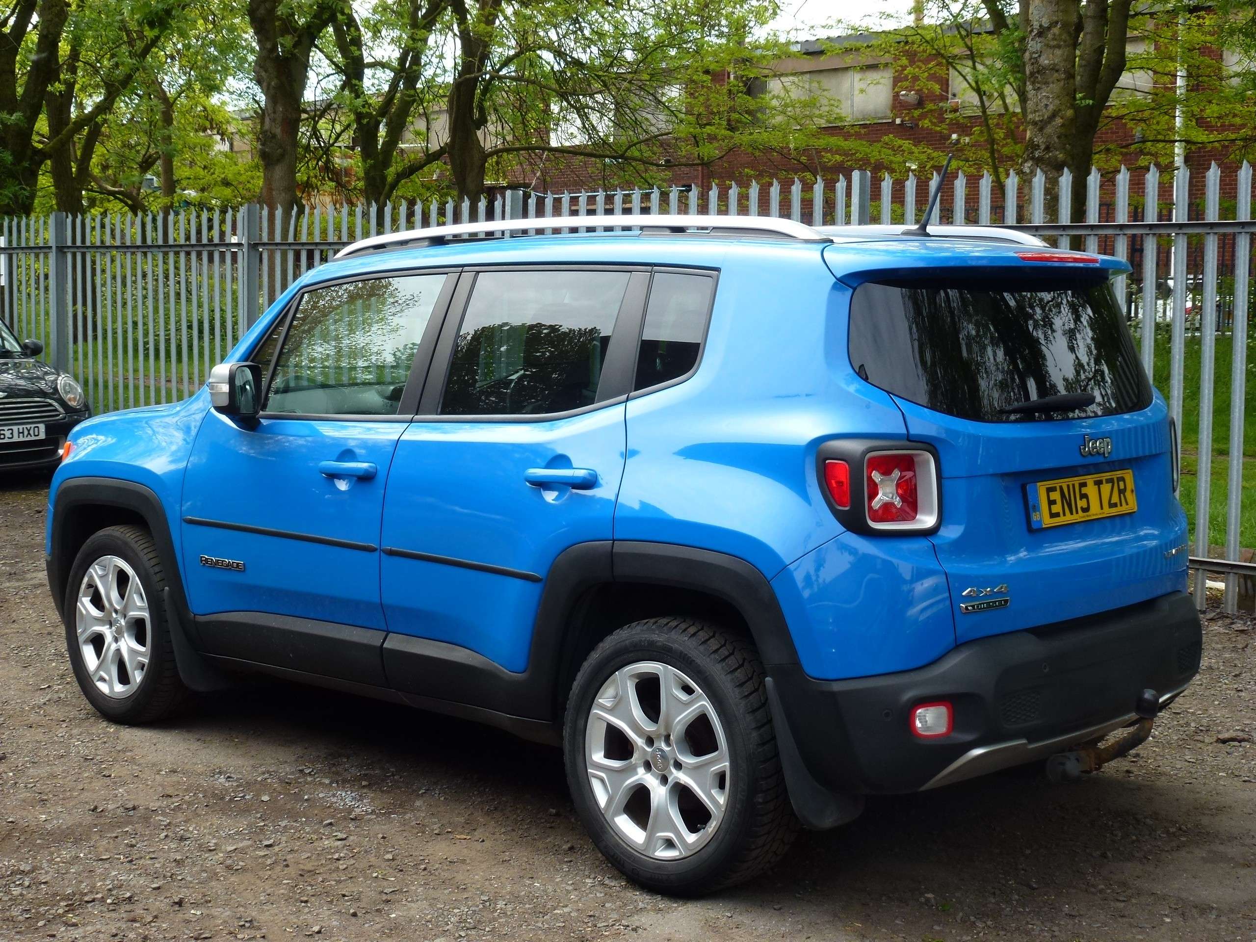 A 2015 JEEP RENEGADE 2.0 MultiJetII Limited SUV 5dr Diesel Auto 4WD Euro 6 (s/s) (140 ps) A 2015 JEEP RENEGADE 2.0 MultiJetII Limited SUV 5dr Diesel Auto 4WD Euro 6 (s/s) (140 ps)
