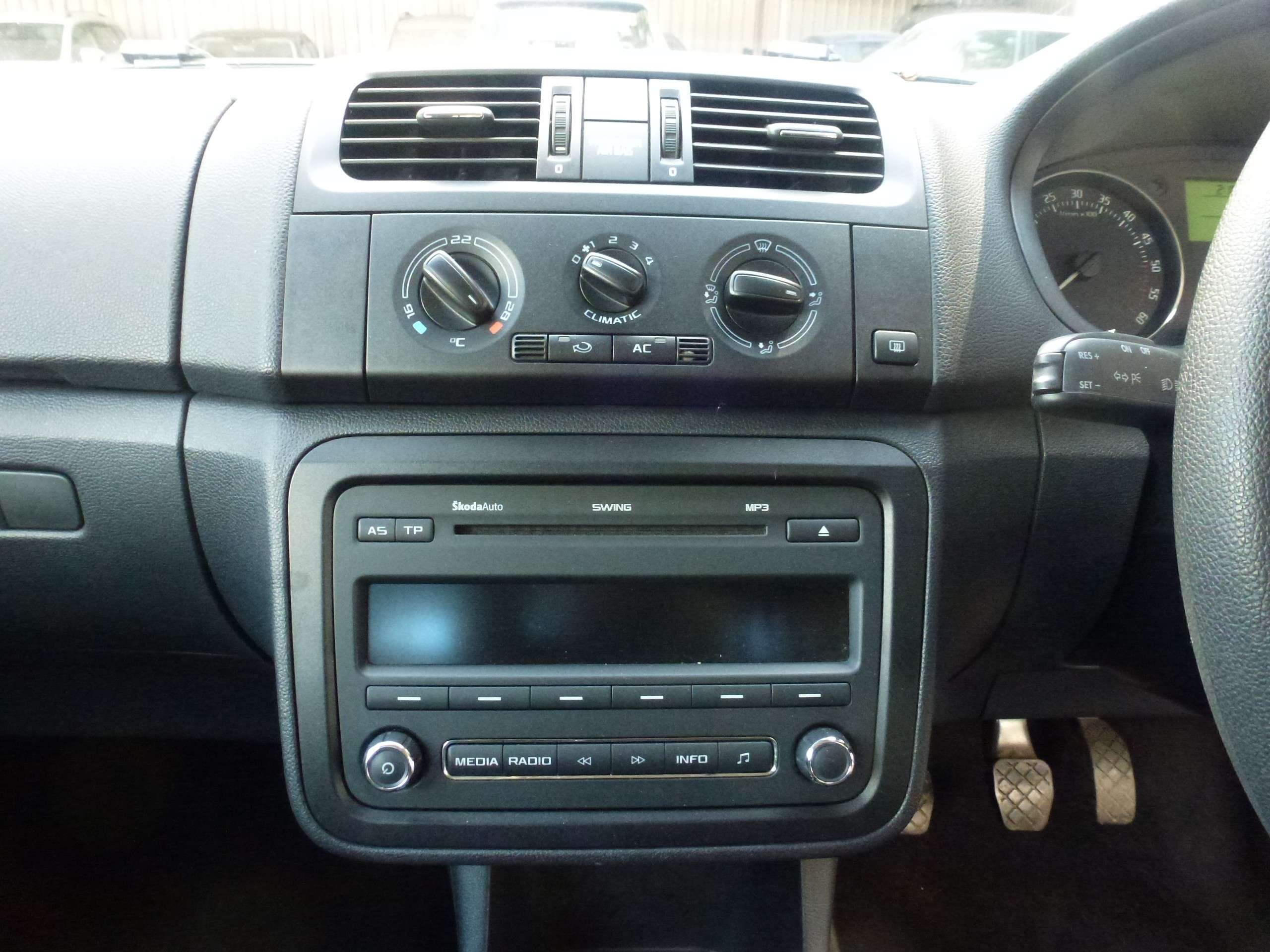 2010 SKODA FABIA 2010 SKODA FABIA