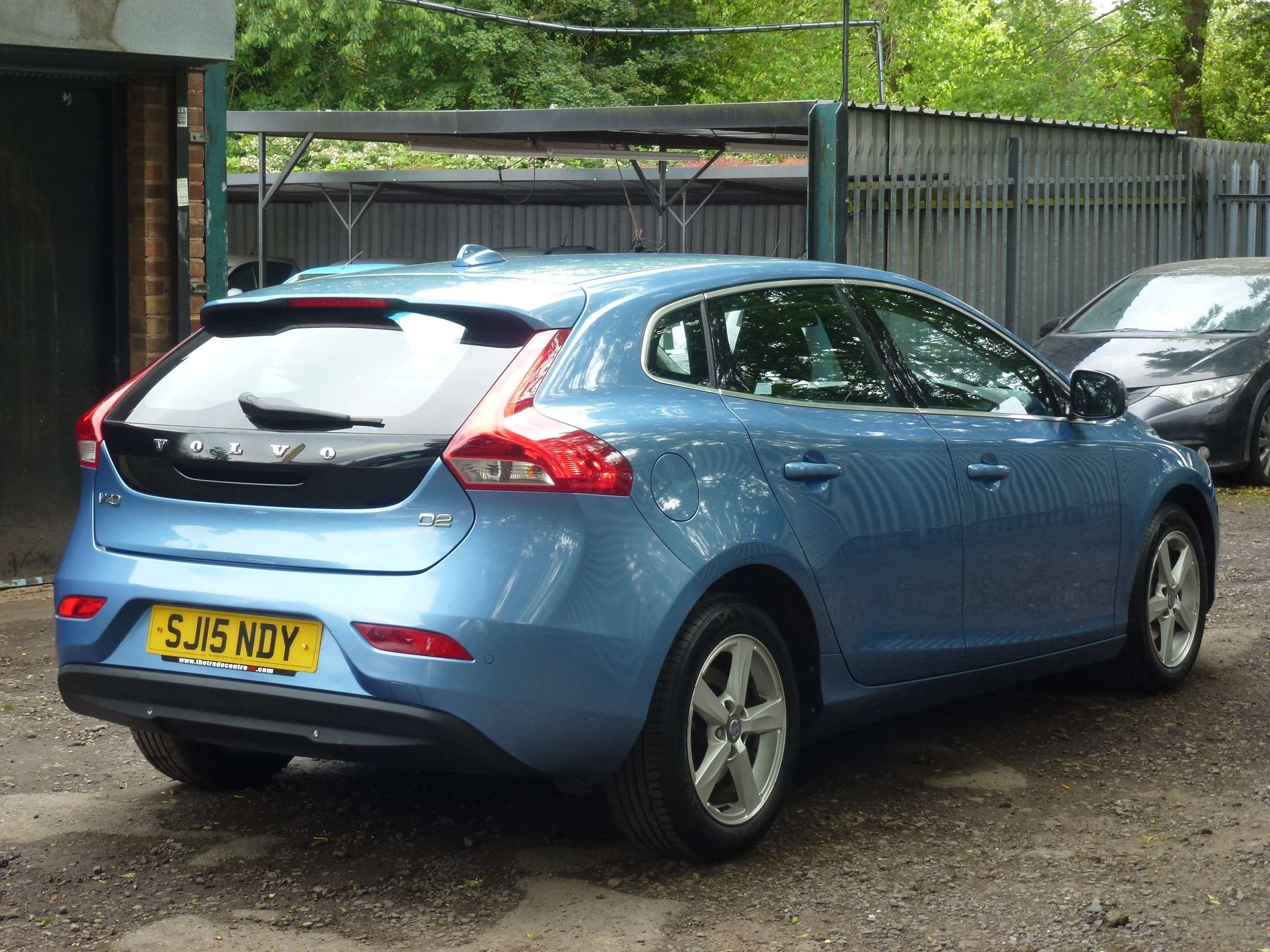 A 2015 VOLVO V40 1.6 D2 SE Hatchback 5dr Diesel Manual Euro 5 (s/s) (115 ps) A 2015 VOLVO V40 1.6 D2 SE Hatchback 5dr Diesel Manual Euro 5 (s/s) (115 ps)