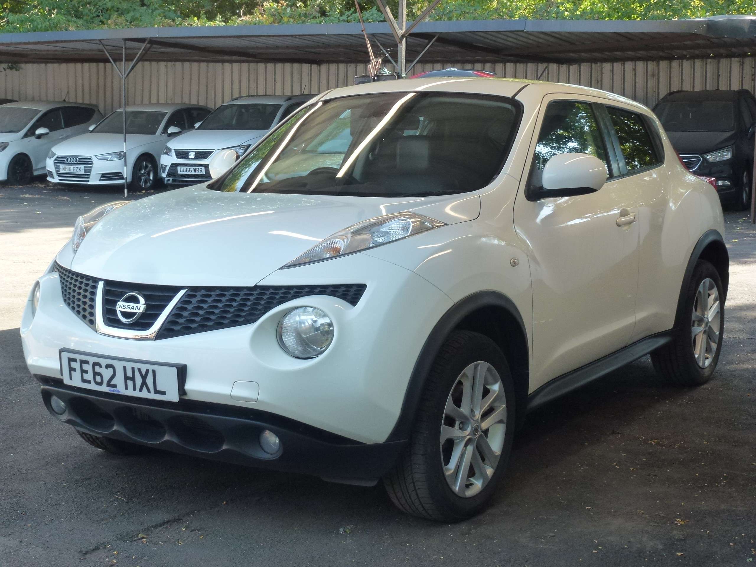 A 2012 NISSAN JUKE 1.6 DIG-T Tekna SUV 5dr Petrol Manual Euro 5 (190 ps) A 2012 NISSAN JUKE 1.6 DIG-T Tekna SUV 5dr Petrol Manual Euro 5 (190 ps)