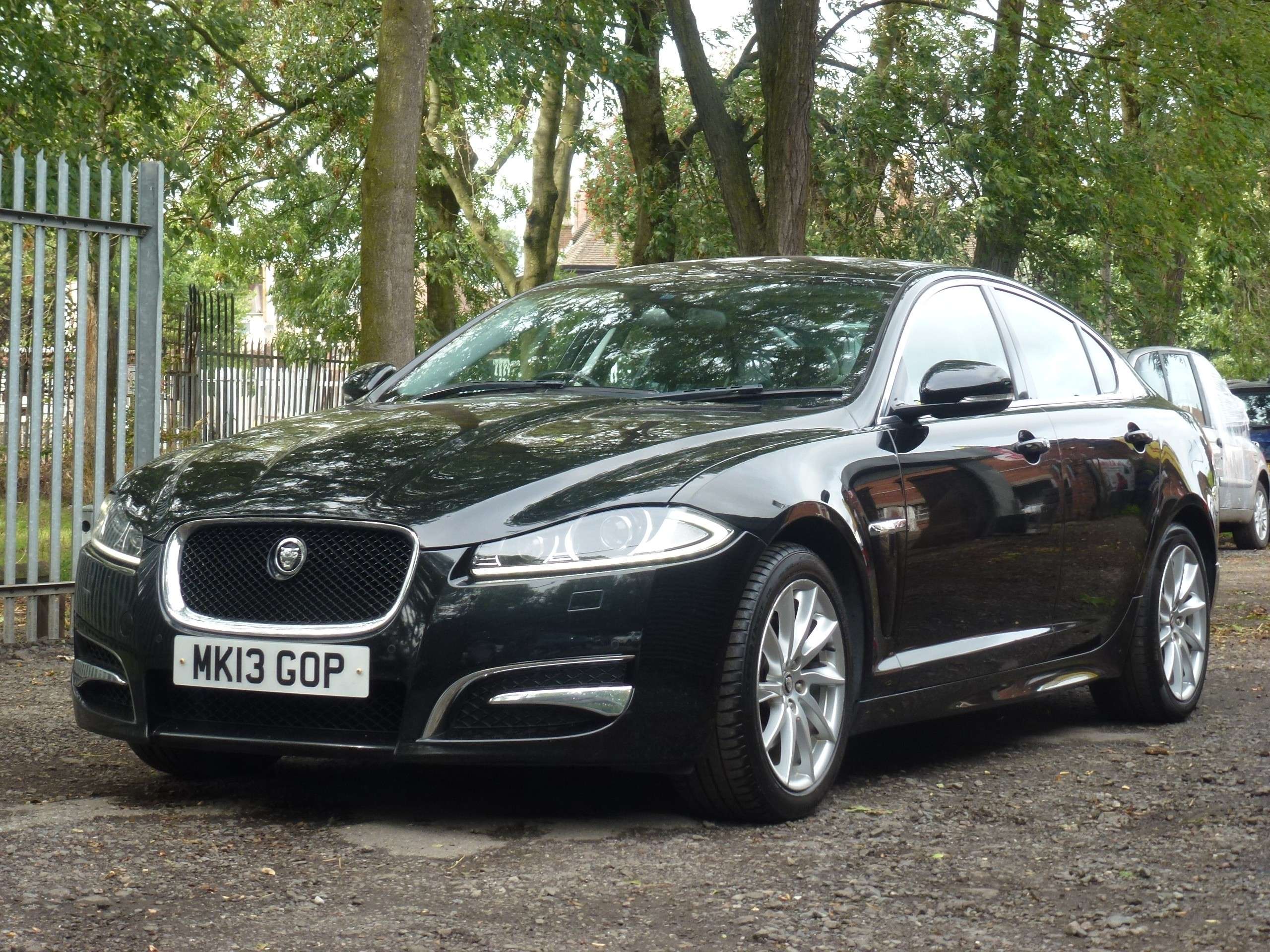 A 2013 JAGUAR XF 2.2d Sport Saloon 4dr Diesel Auto Euro 5 (s/s) (200 ps) A 2013 JAGUAR XF 2.2d Sport Saloon 4dr Diesel Auto Euro 5 (s/s) (200 ps)