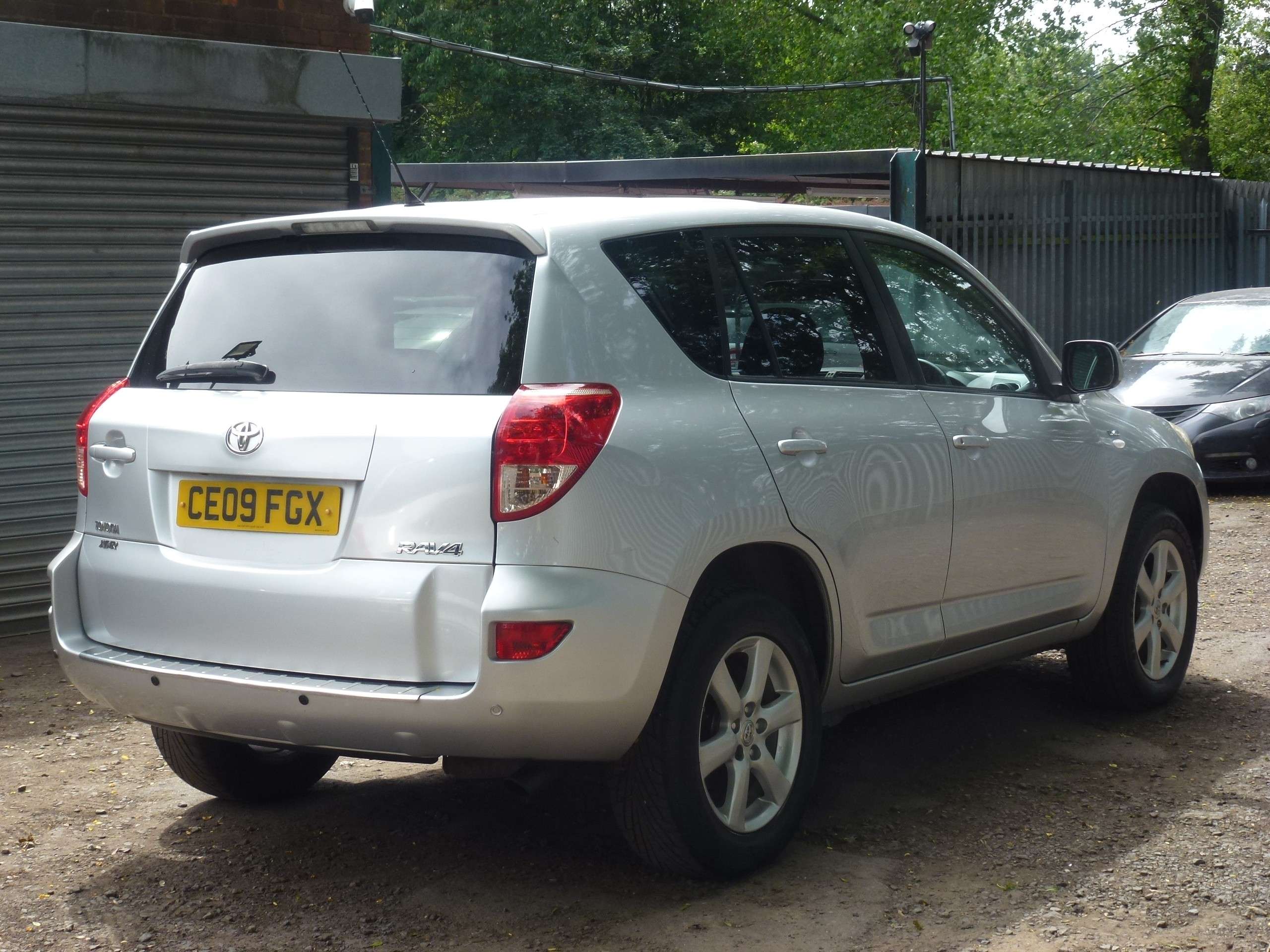 A 2009 TOYOTA RAV4 2.2 D-4D XT-R SUV 5dr Diesel Manual 4WD (173 g/km, 134 bhp) A 2009 TOYOTA RAV4 2.2 D-4D XT-R SUV 5dr Diesel Manual 4WD (173 g/km, 134 bhp)