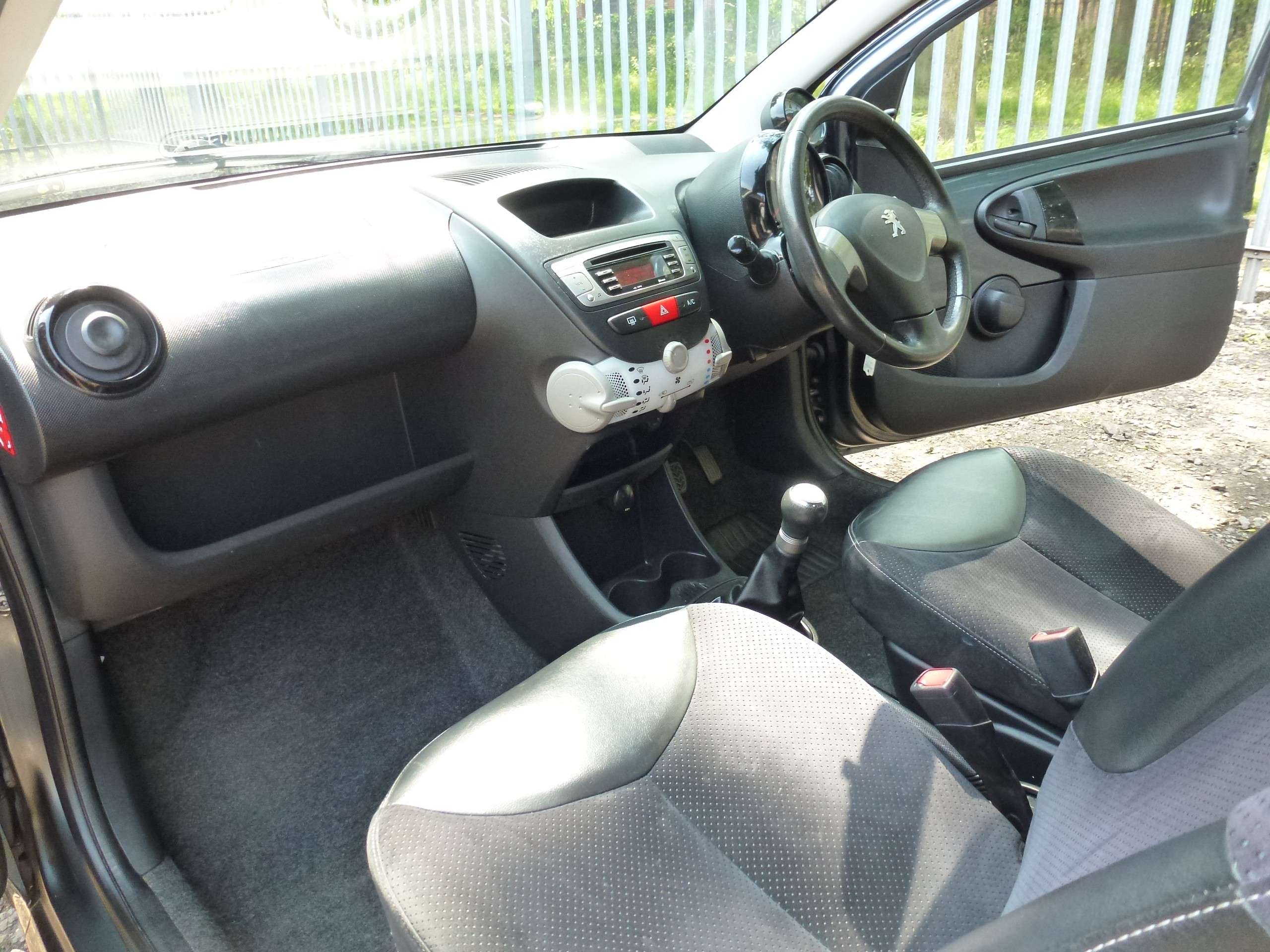 2013 PEUGEOT 107 2013 PEUGEOT 107