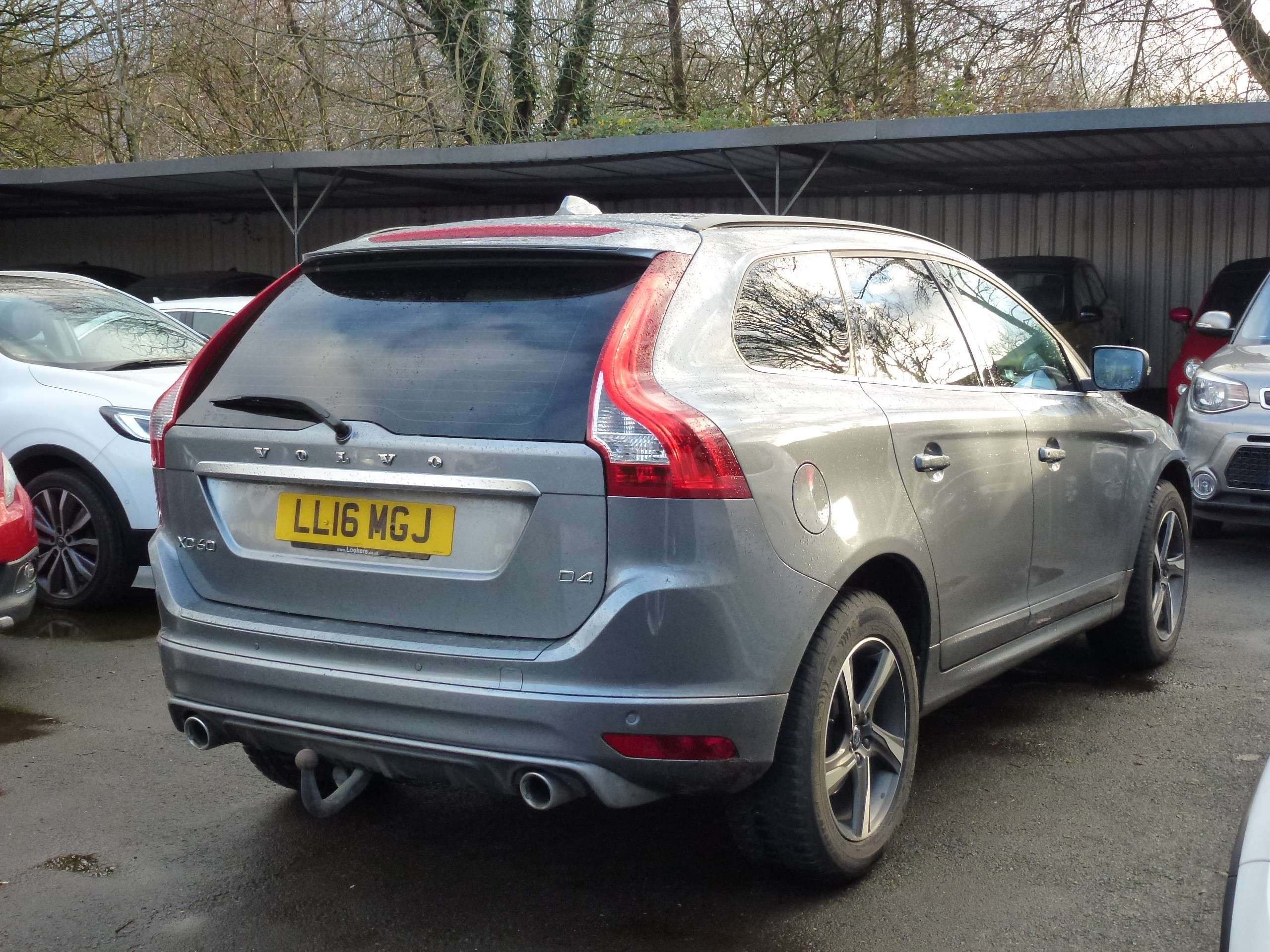 A 2016 VOLVO XC60 2.0 D4 R-Design Nav SUV 5dr Diesel Auto Euro 6 (s/s) (190 ps) A 2016 VOLVO XC60 2.0 D4 R-Design Nav SUV 5dr Diesel Auto Euro 6 (s/s) (190 ps)