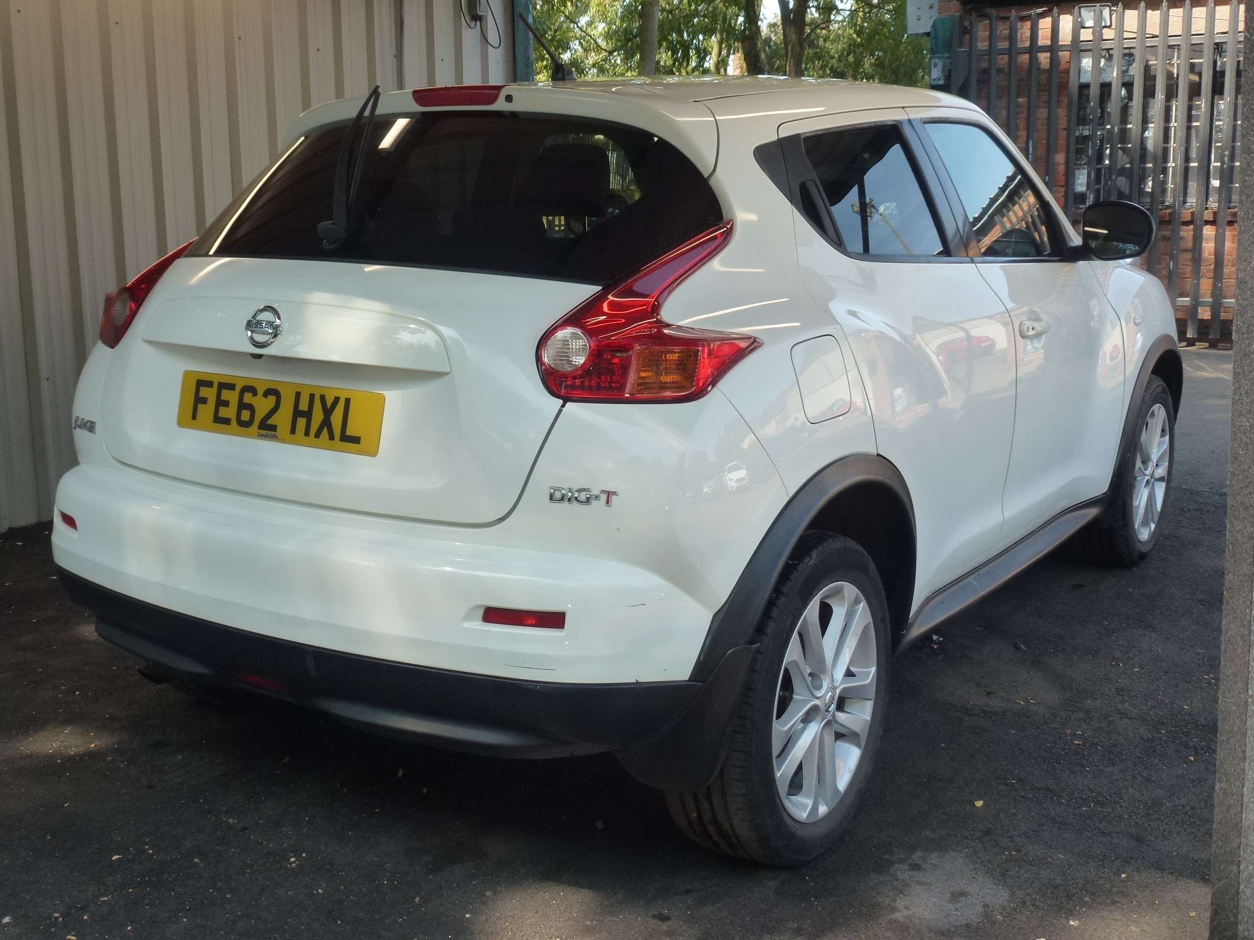 A 2012 NISSAN JUKE 1.6 DIG-T Tekna SUV 5dr Petrol Manual Euro 5 (190 ps) A 2012 NISSAN JUKE 1.6 DIG-T Tekna SUV 5dr Petrol Manual Euro 5 (190 ps)