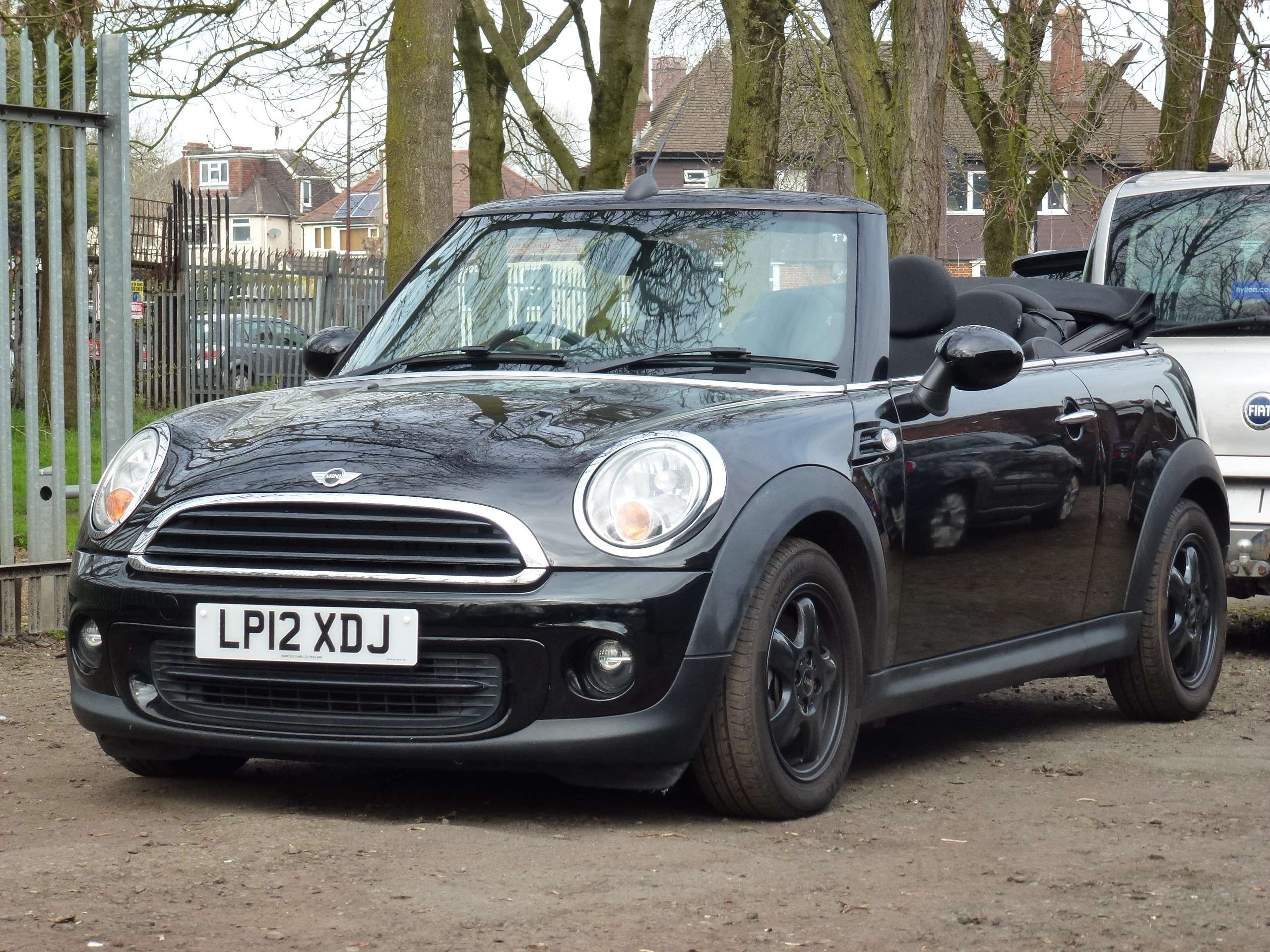 A 2012 MINI CONVERTIBLE 1.6 One Convertible 2dr Petrol Steptronic Euro 5 (98 ps) A 2012 MINI CONVERTIBLE 1.6 One Convertible 2dr Petrol Steptronic Euro 5 (98 ps)