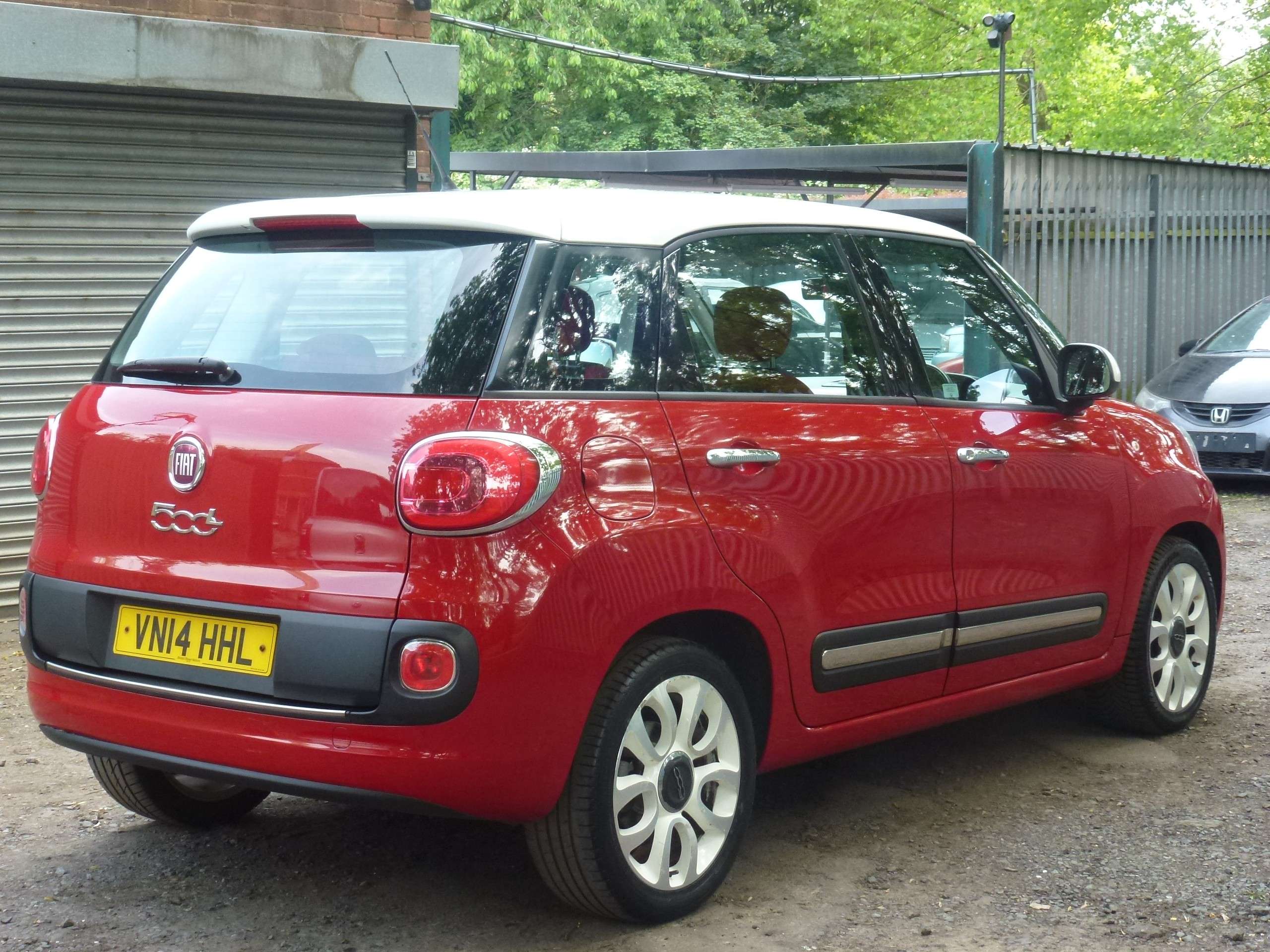 A 2014 FIAT 500L 1.6 MultiJet Pop Star MPV 5dr Diesel Manual Euro 5 (s/s) (105 bhp) A 2014 FIAT 500L 1.6 MultiJet Pop Star MPV 5dr Diesel Manual Euro 5 (s/s) (105 bhp)
