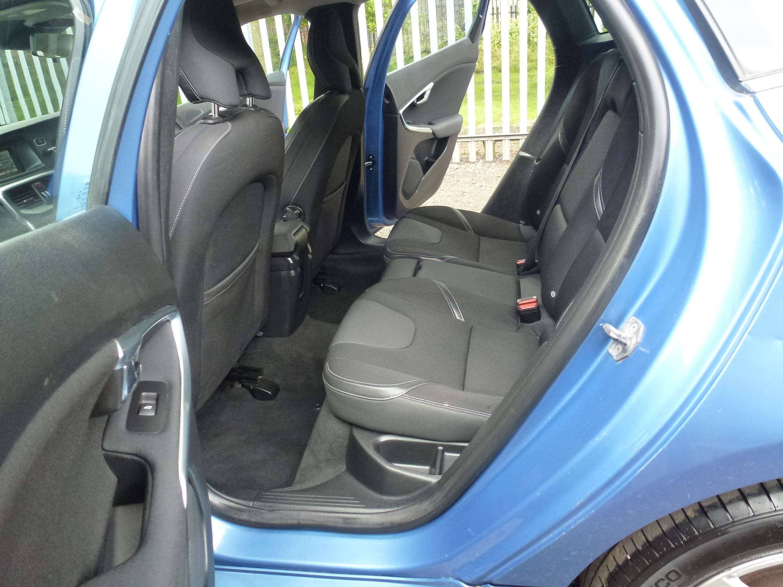 2015 VOLVO V40 2015 VOLVO V40